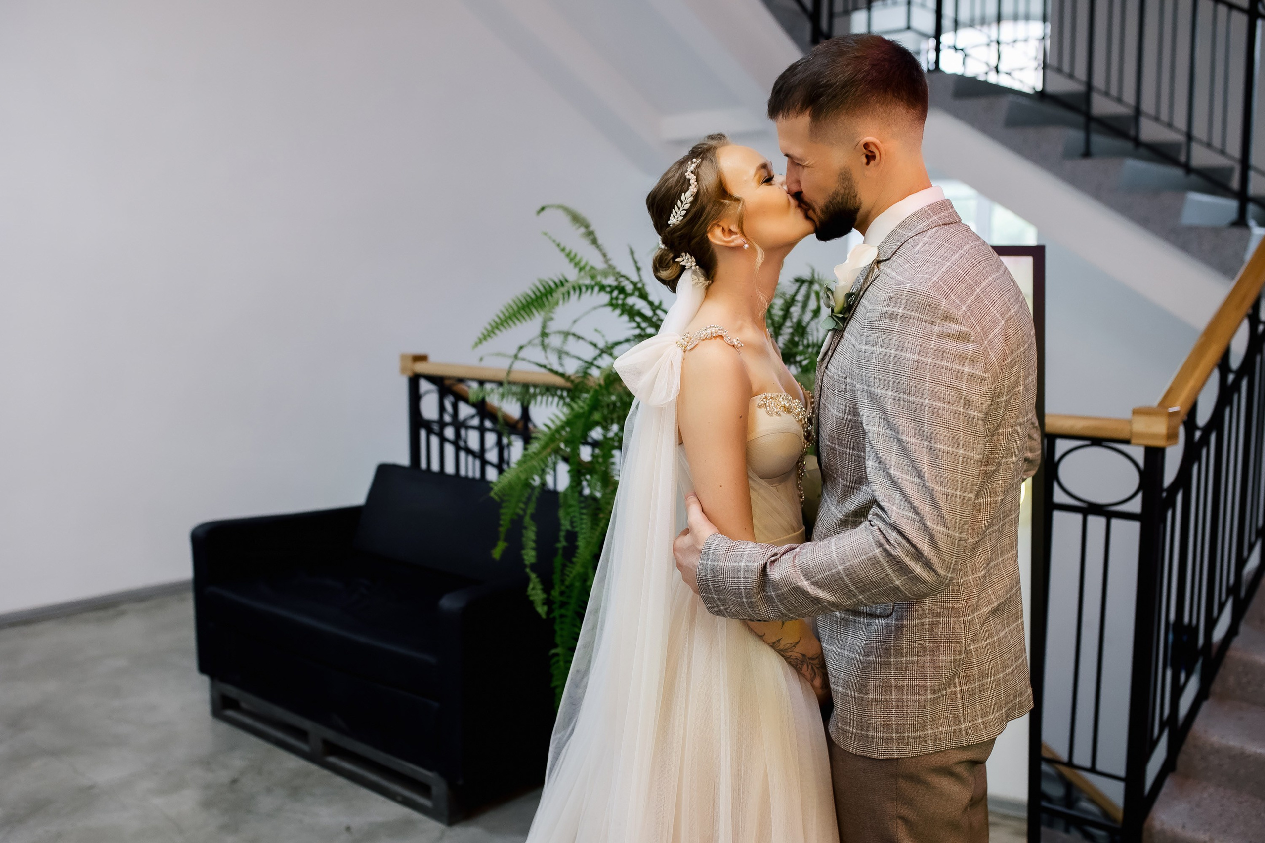 Степан и Ульяна. Утро. Загс. Прогулка. Дождь и солнце. Свадебный фотограф в Хабаровске