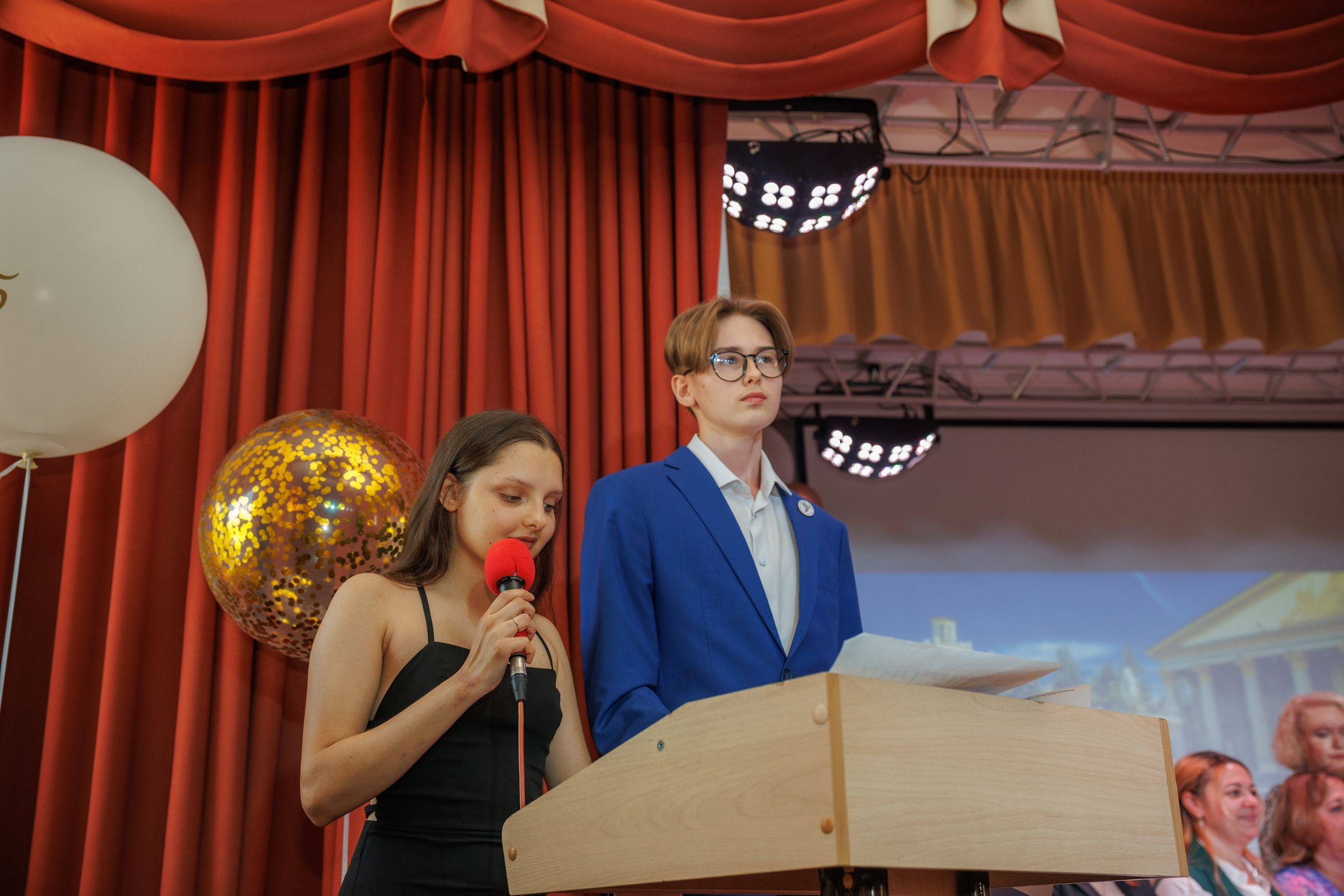 Вручение аттестатов. Свадебный и семейный фотограф в Новосибирске Ирина Дорошкова