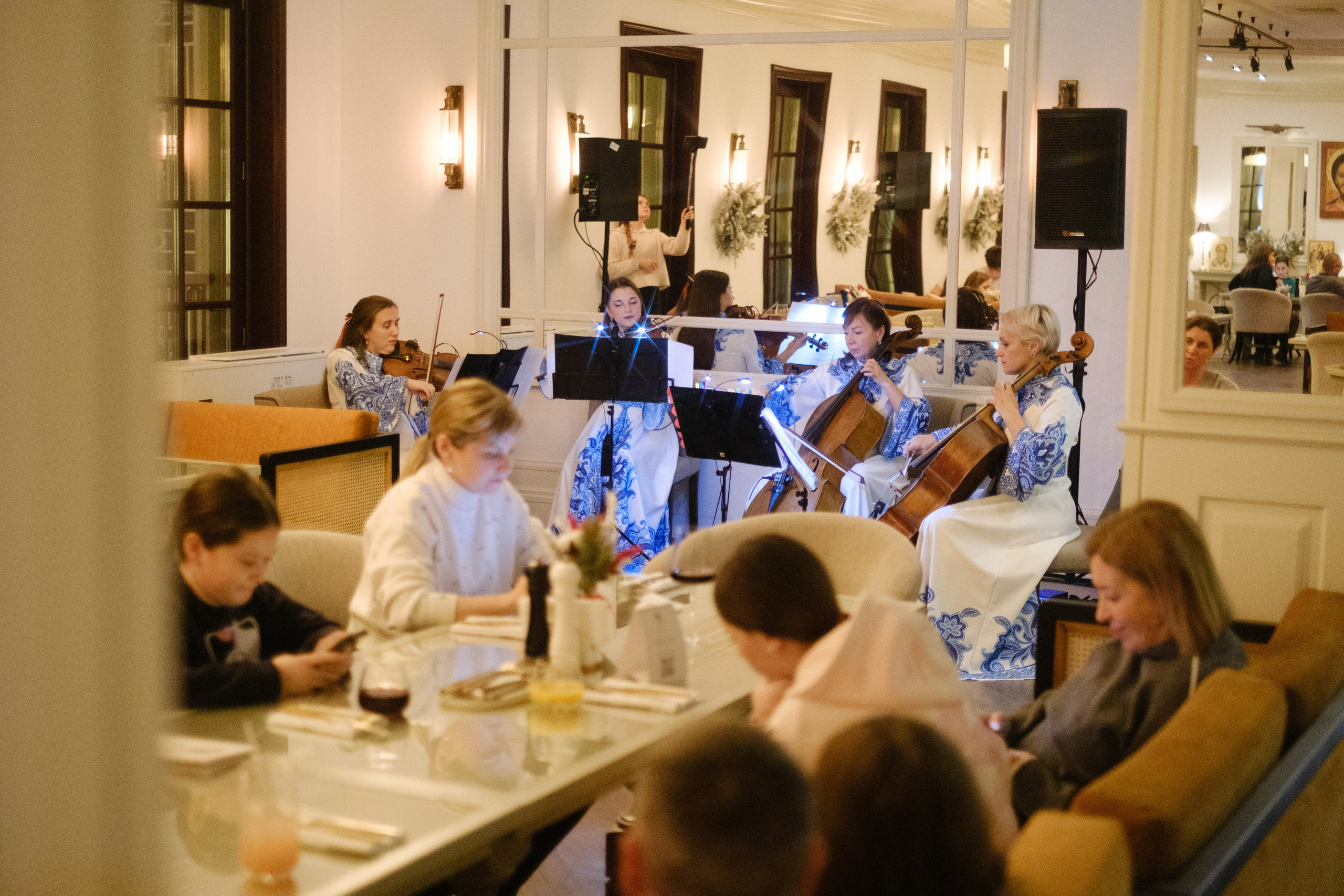 Новогодний репортаж из парка «Новый Херсонес» | Фотограф Илья Желдак. Профессиональная фотосъемка в Крыму. Натуральные эмоции и живые кадры. Забронируйте дату прямо сейчас!