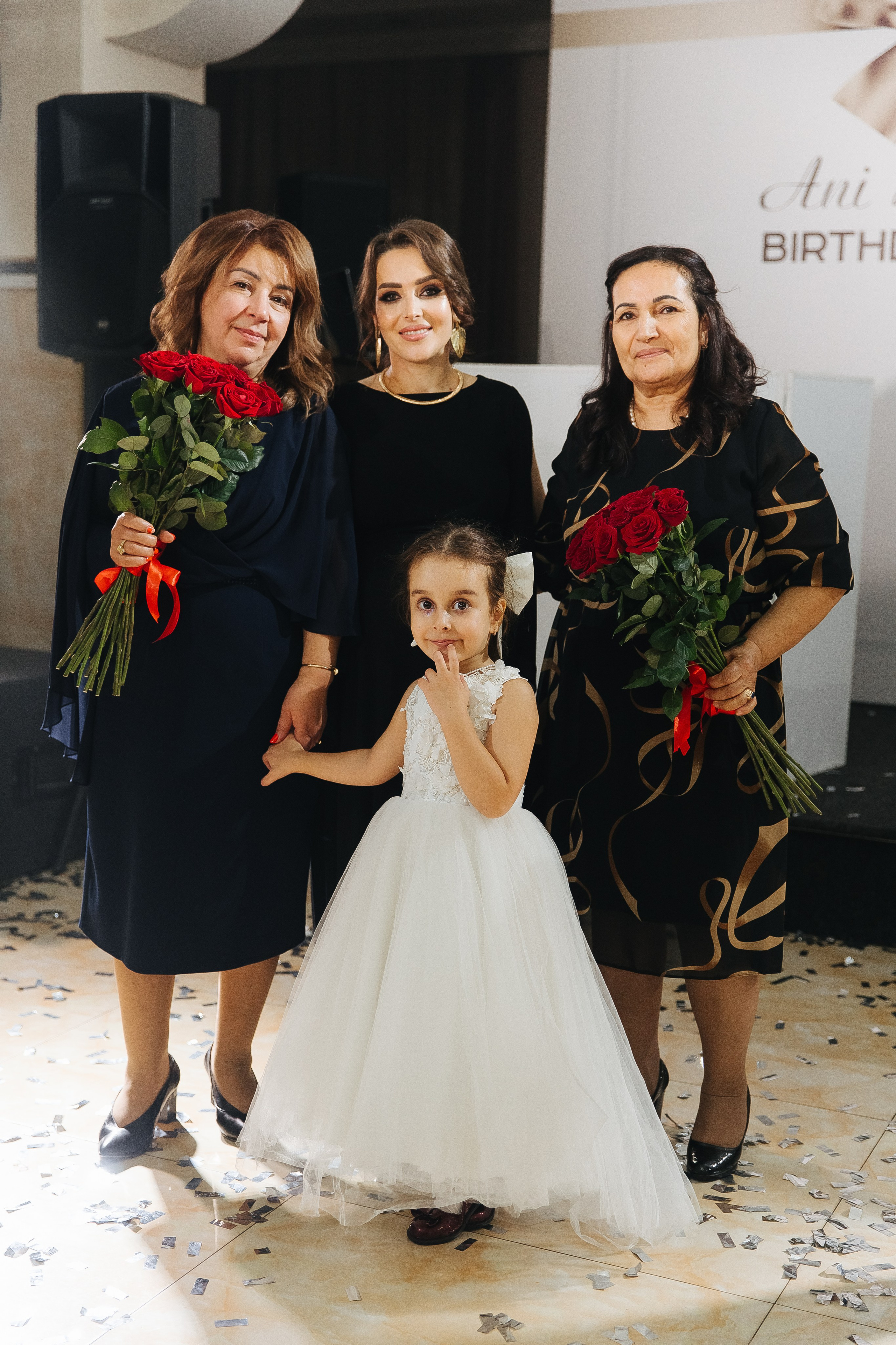 Ани и Назели. 35&5 День рождения, «Янтарь». Фотограф в Красноярске Надежда Воскресенская