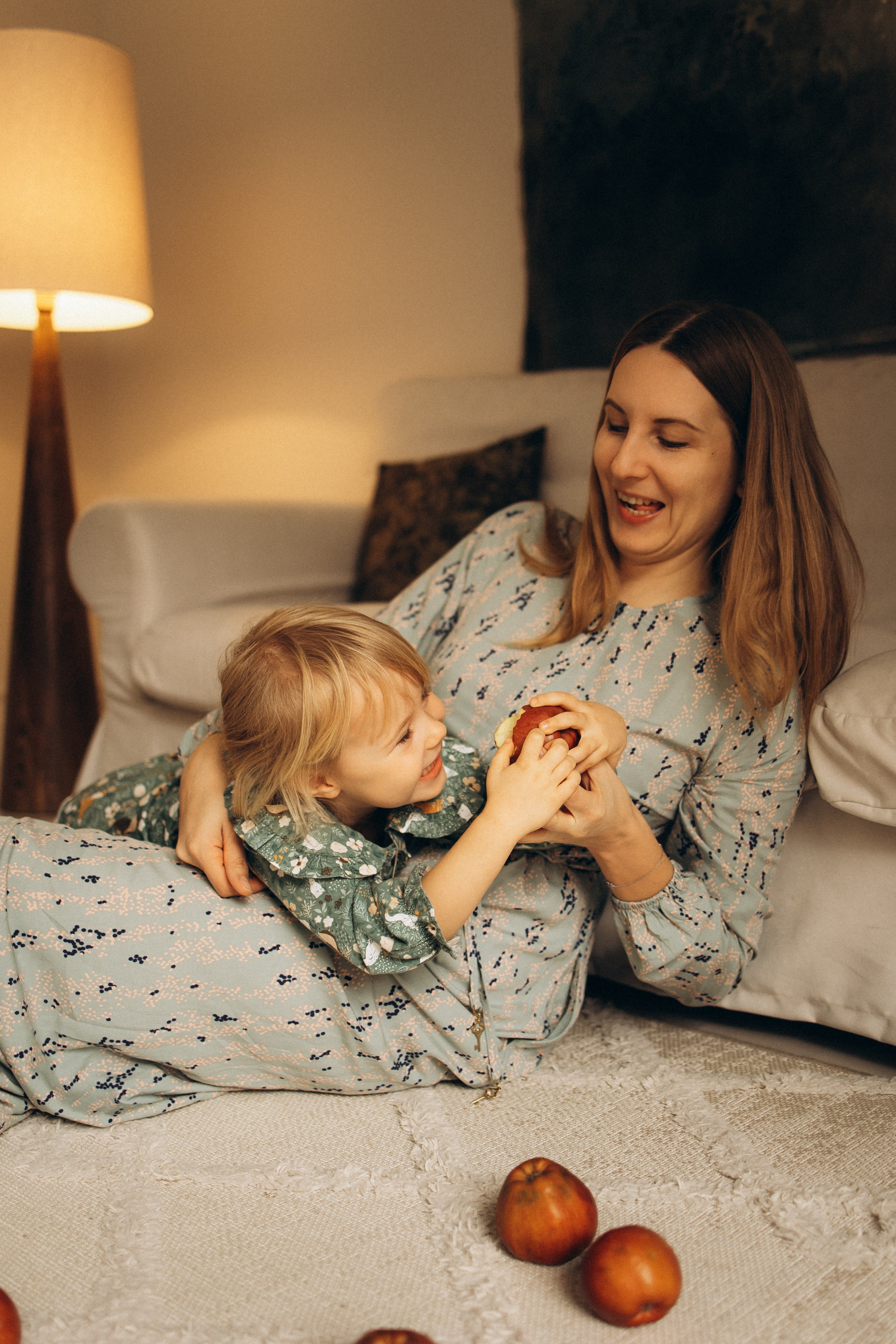 Катерина и Софа — зал Серена. Семейный фотограф в Краснодаре Храмова Анна