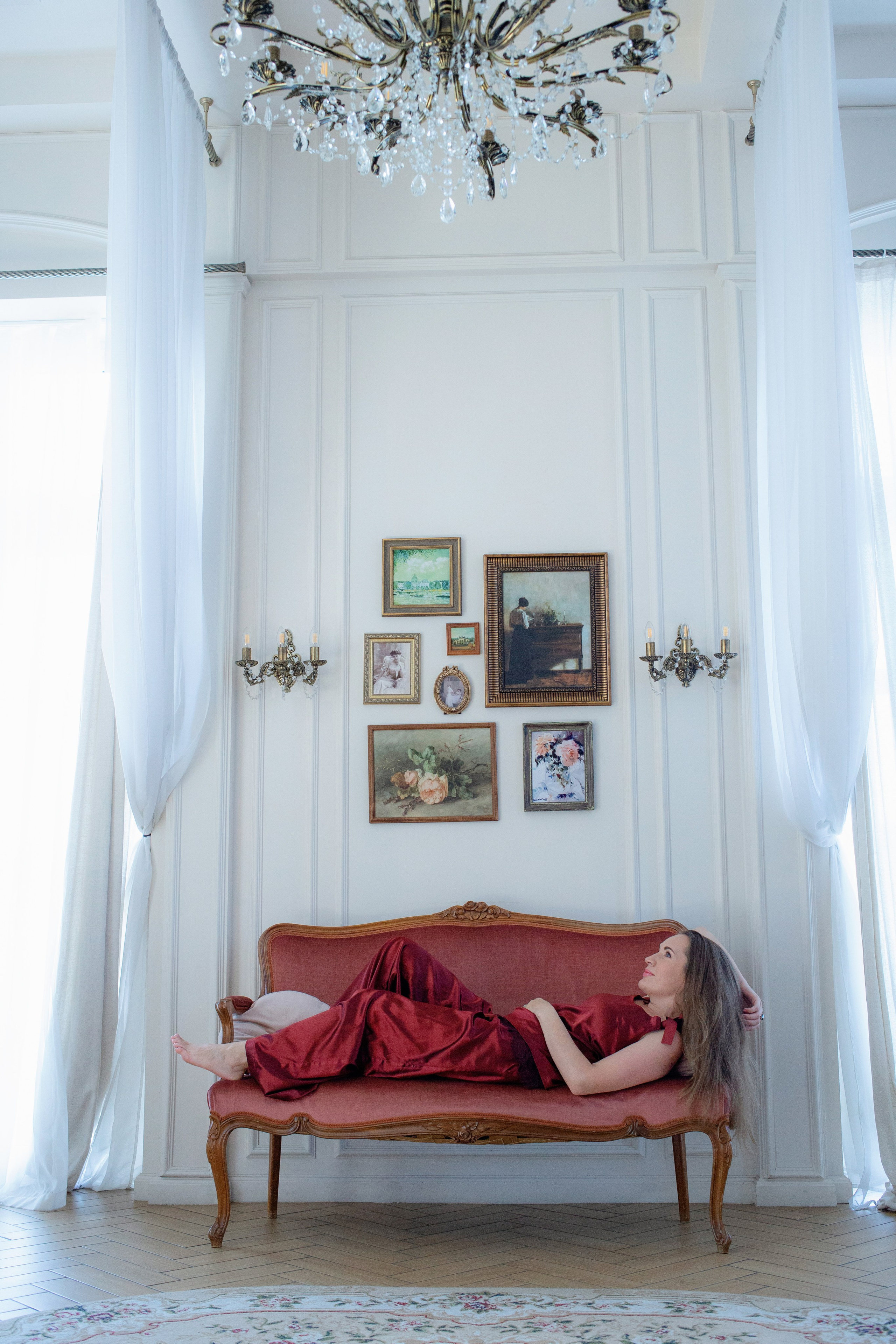 Личная история в кадре. Женская съемка в Санкт-Петербурге. Портретные фотосессии, контент-съемки, репортаж