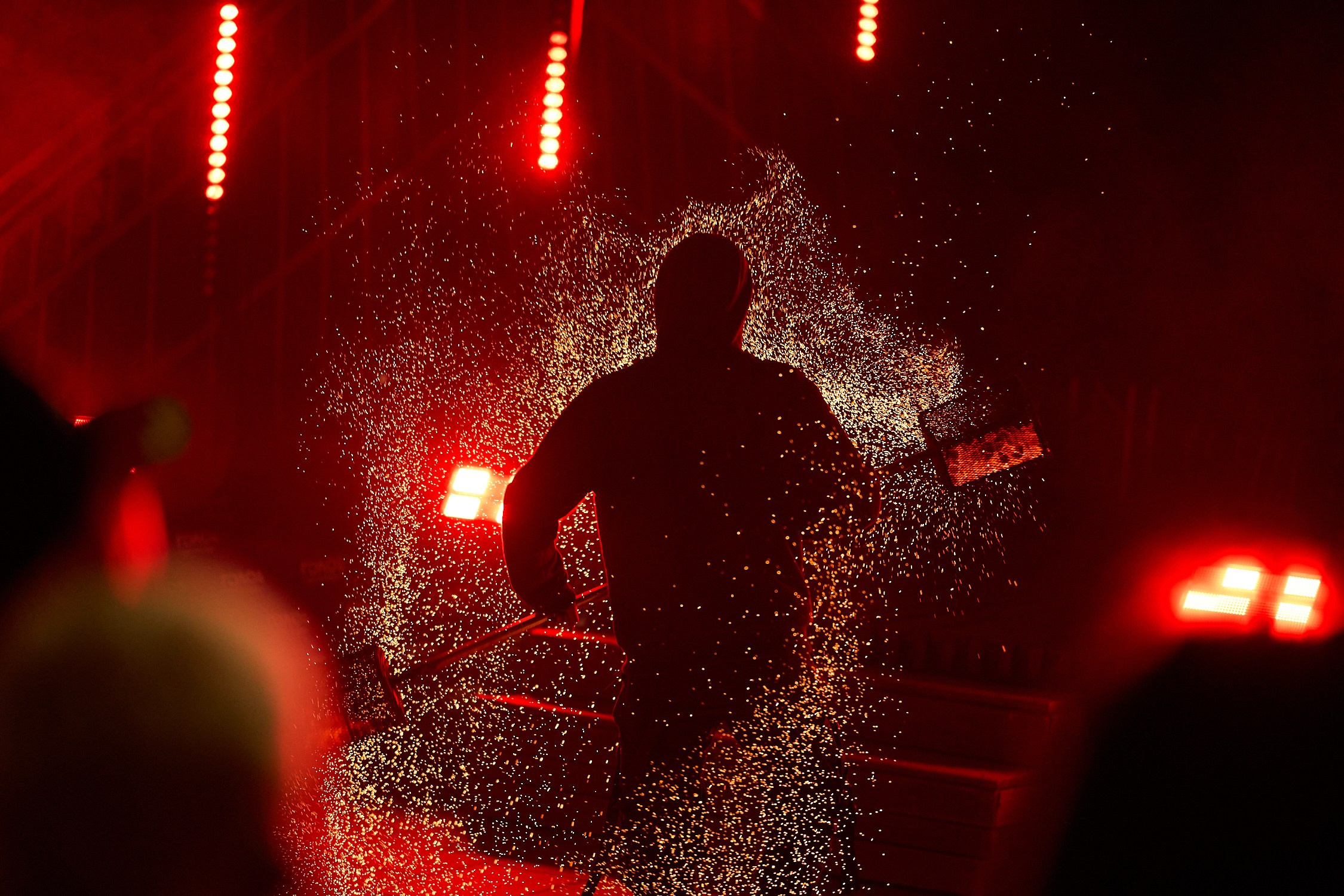 Голос города Елец 2025. Фаершоу. Фотографирует красивое Денис Горностаев