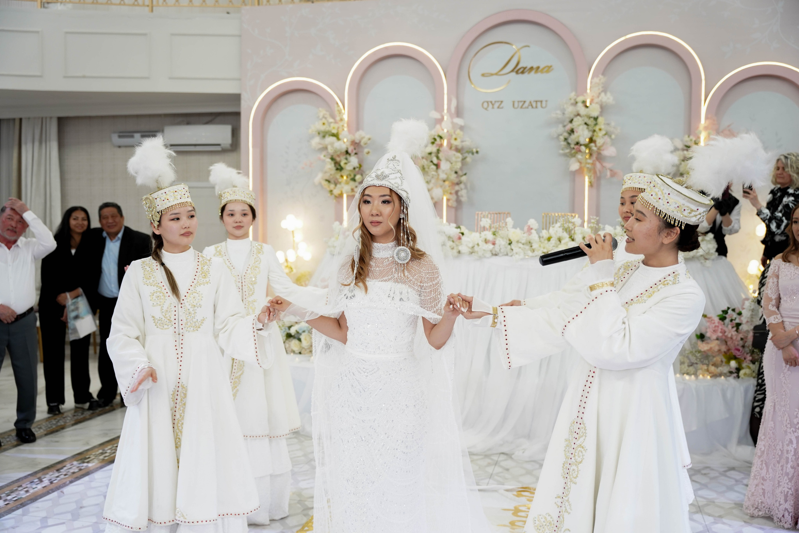 Dana uzatu. Фотограф Ернар Ержанов