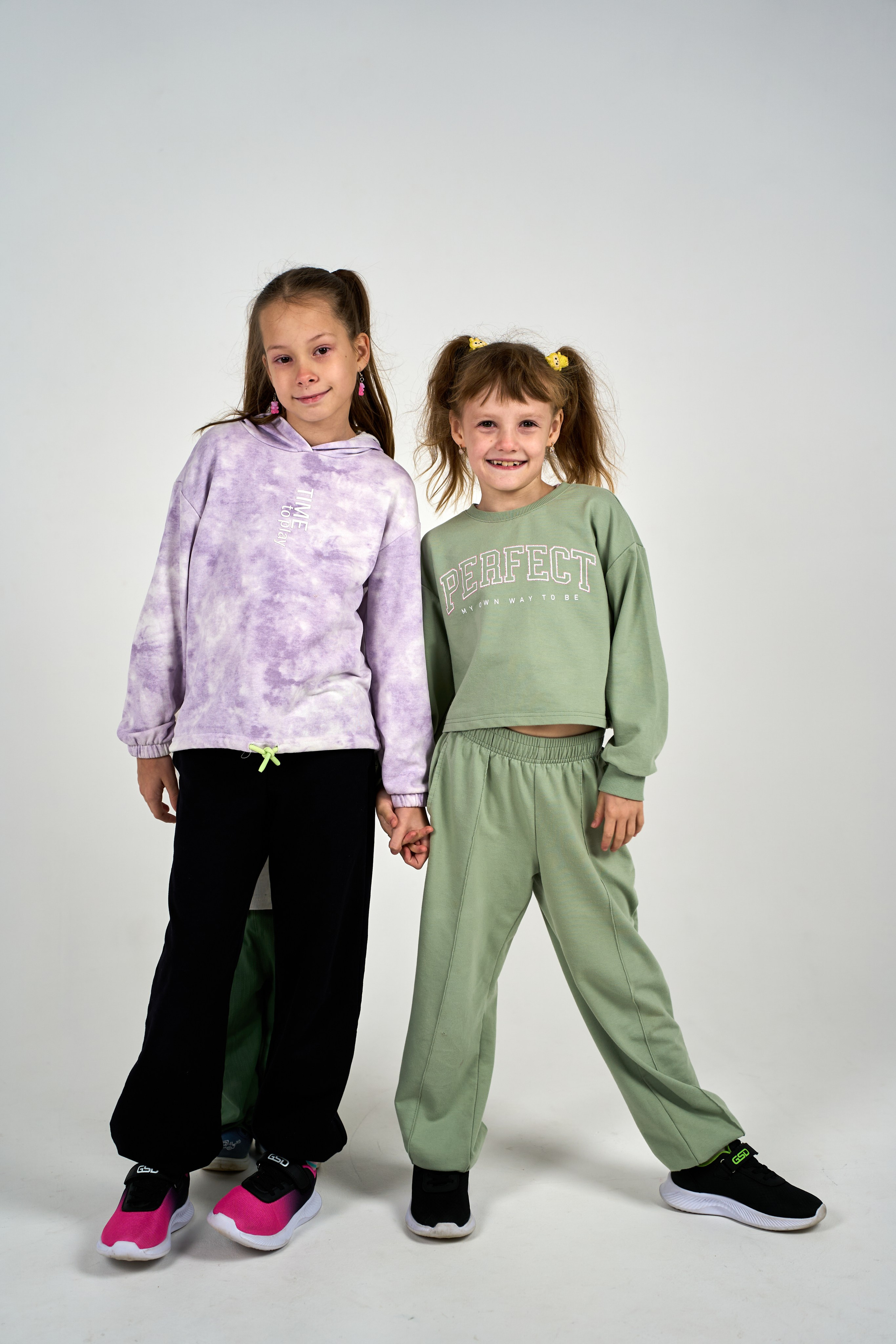 Семейная съёмка в студии. Фотограф | Видеограф в Октябрьском Евгений Гузаев