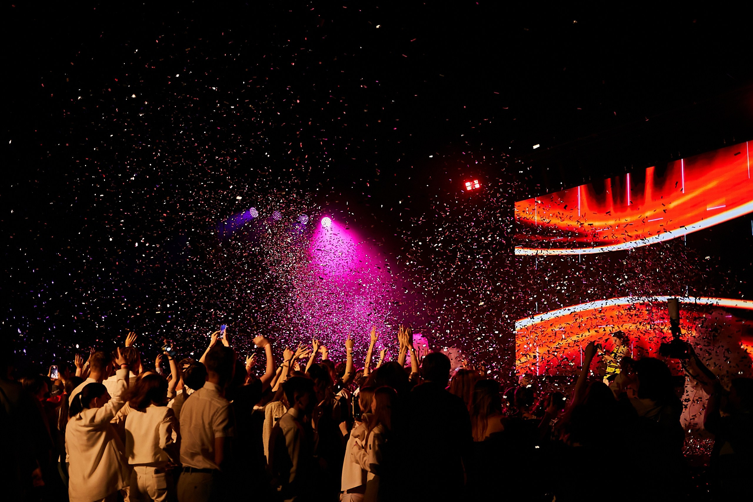 Выпускной 2024 концертный зал Академия ВТБ. Фотограф и Видеограф в Москве. Олег Корушев