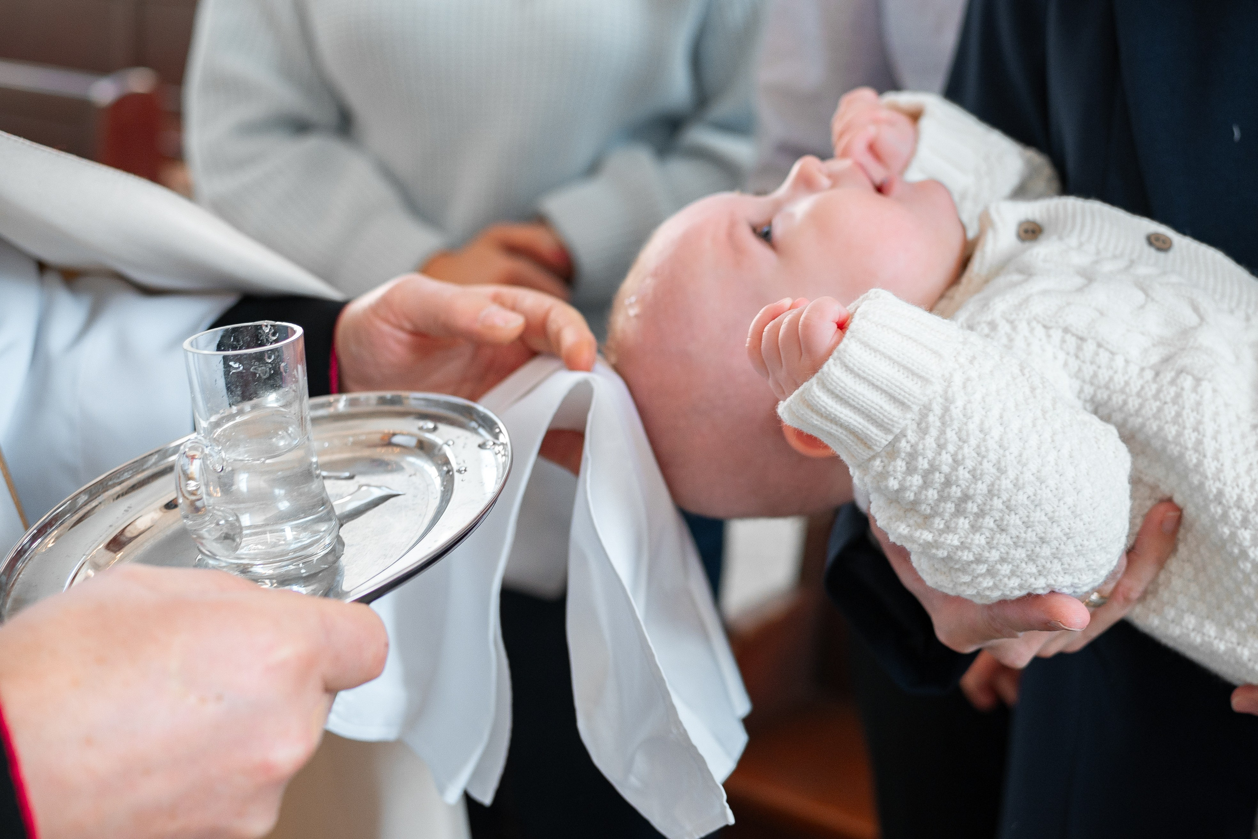 Крещение Максима в Костеле Матери Божией Будславской. Семейный фотограф на выписку из роддома и крещение Минск Настя Гришук