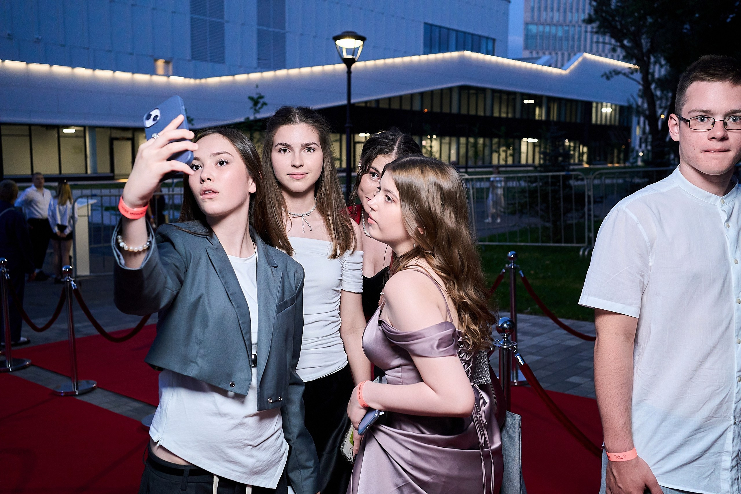 Выпускной 2024 концертный зал Академия ВТБ. Фотограф и Видеограф в Москве. Олег Корушев