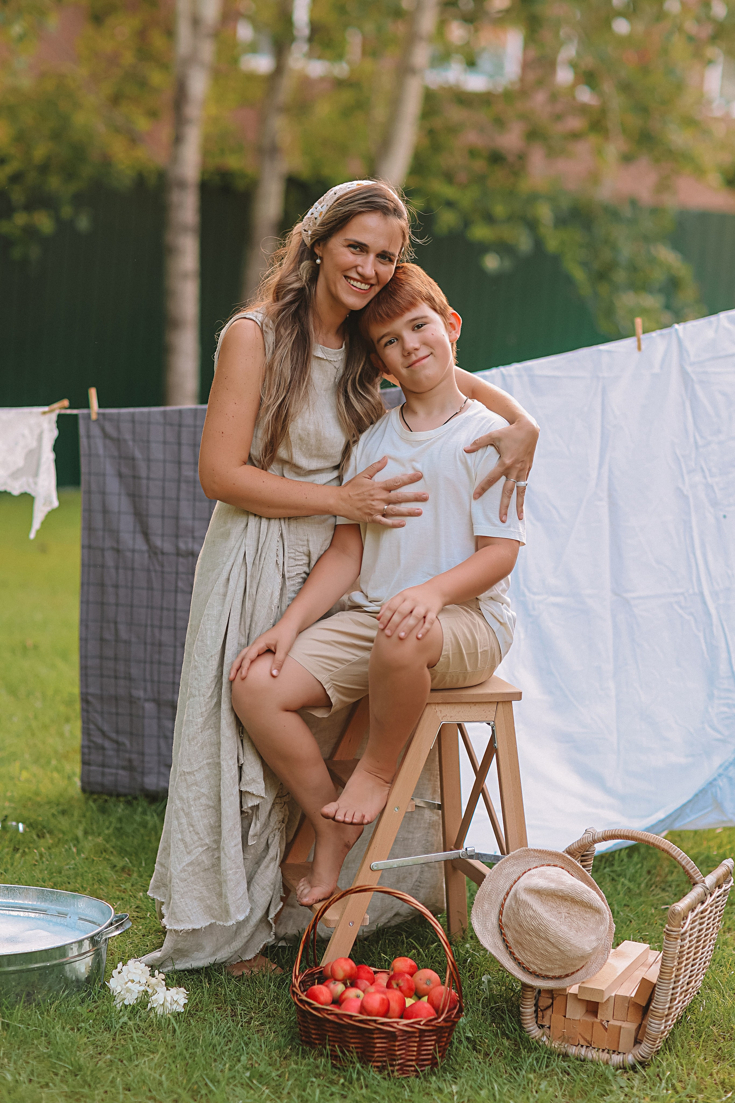 Стирка у дома. Семейный фотограф Тюмень, фотограф на роды Салмина Мария