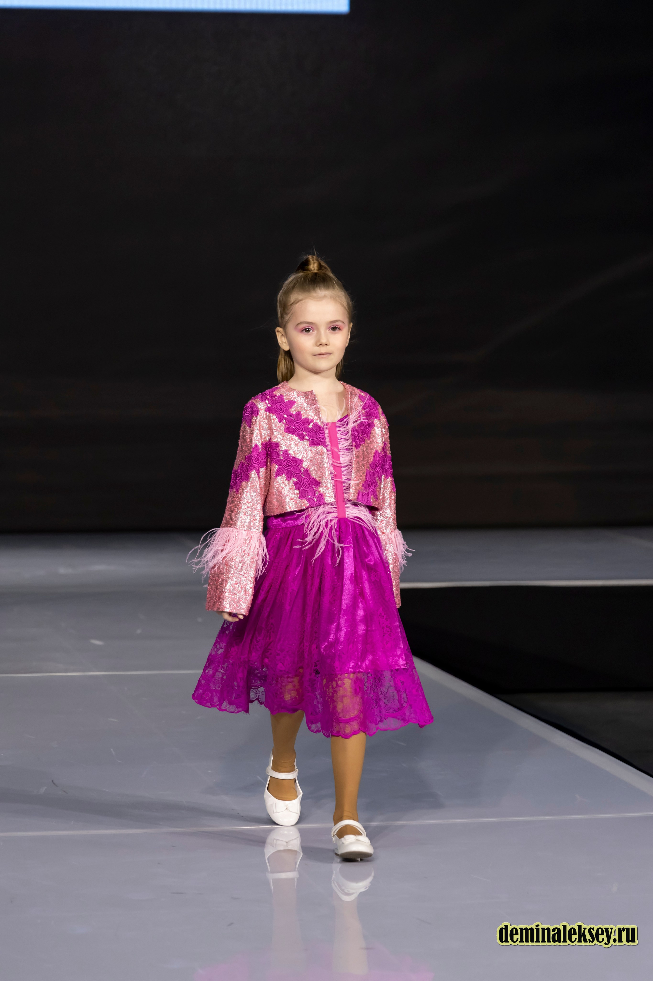 Показ бренда Mirafame на выставке Уникальная Россия 2025. Репортажный, семейный и студийный фотограф в Москве Демин Алексей