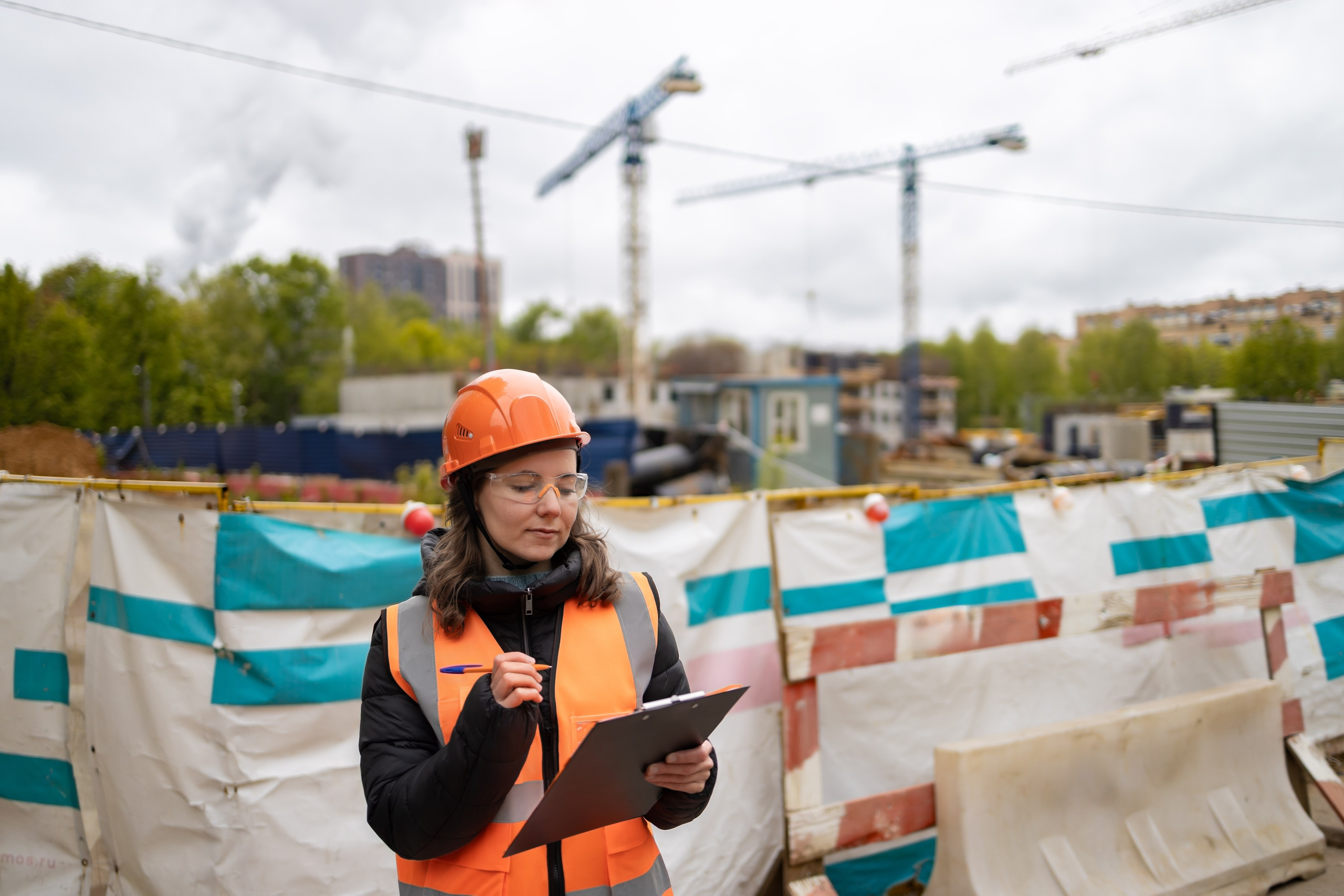 Фотосессия «Стройка» модель Ирина. Репортажный, семейный и студийный фотограф в Москве Демин Алексей