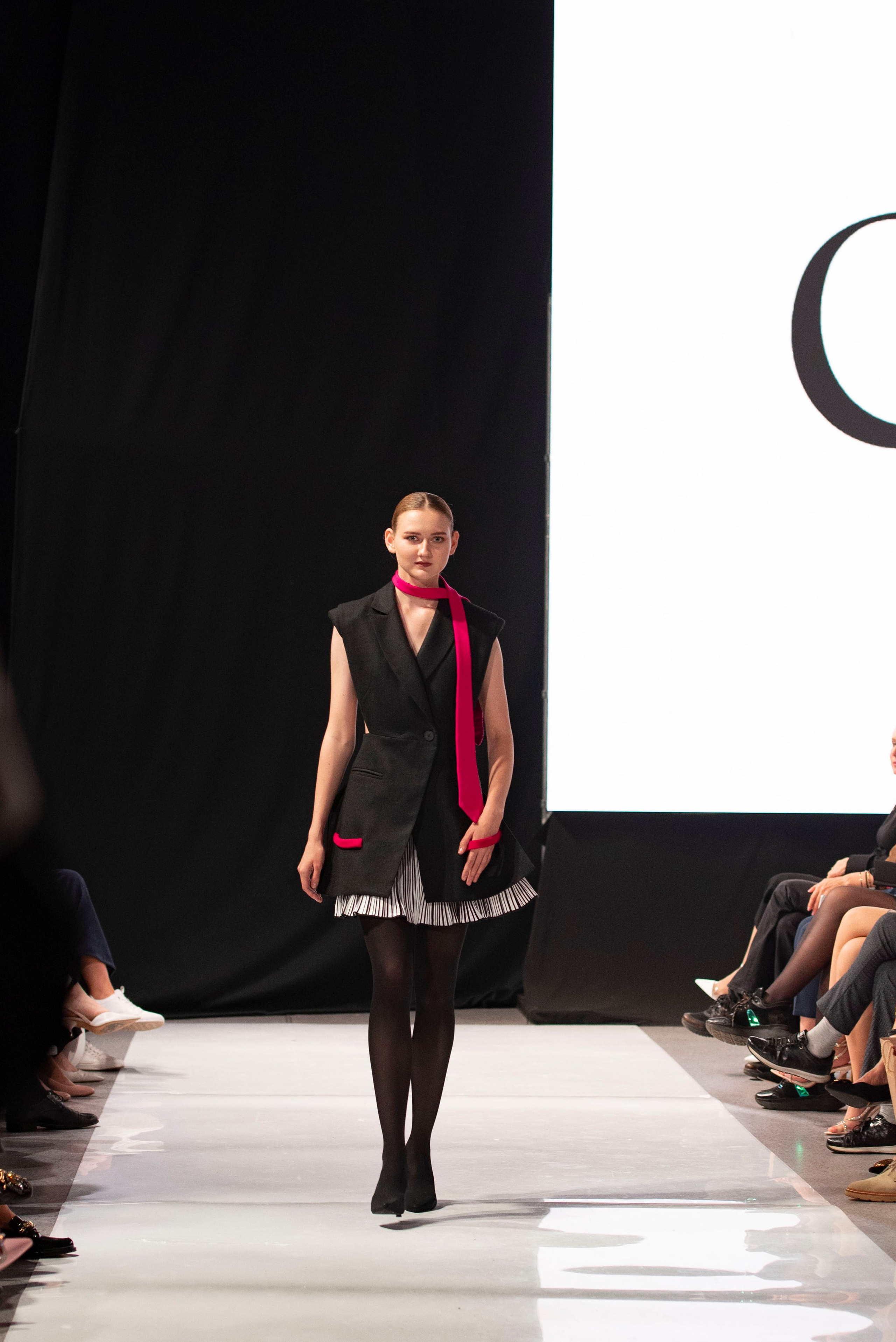 Фотограф на модельный показ. Свадебный, семейный, фэшн фотограф, школьный фотограф в Сочи