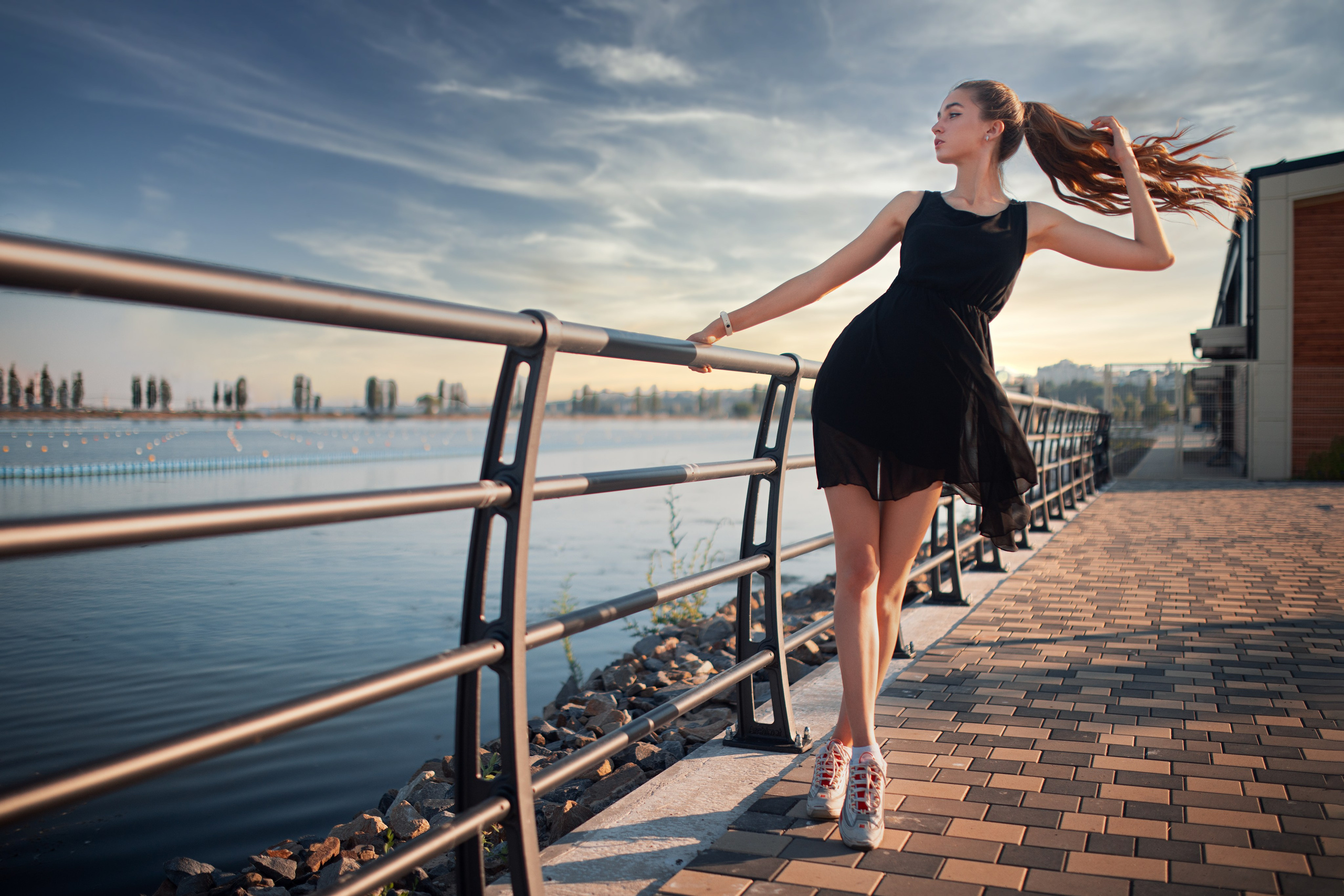 Летняя съемка с Дианой на берегу реки