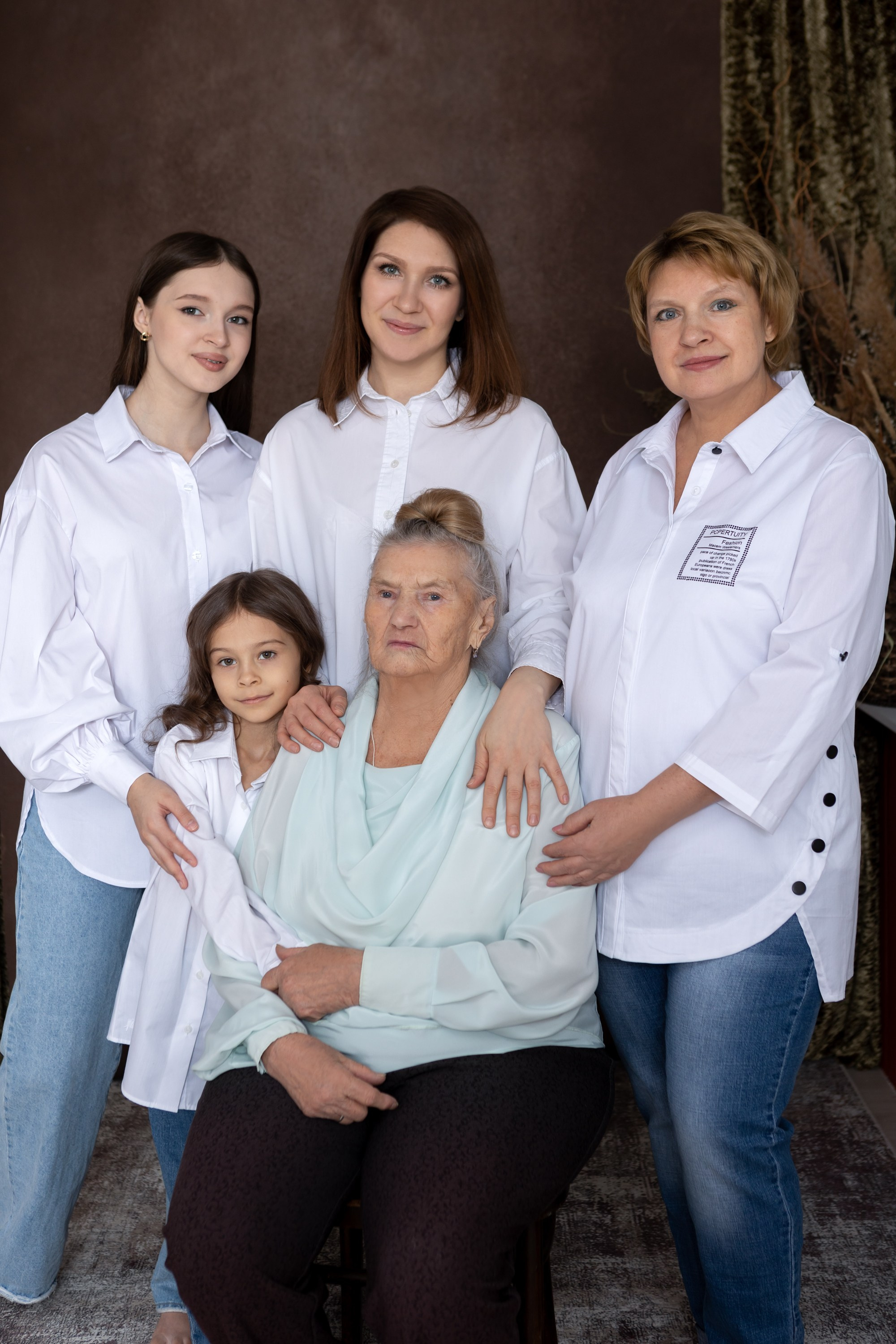 Семейная фотосессия в студии. Фотограф в Оренбурге. Профессиональный фотограф