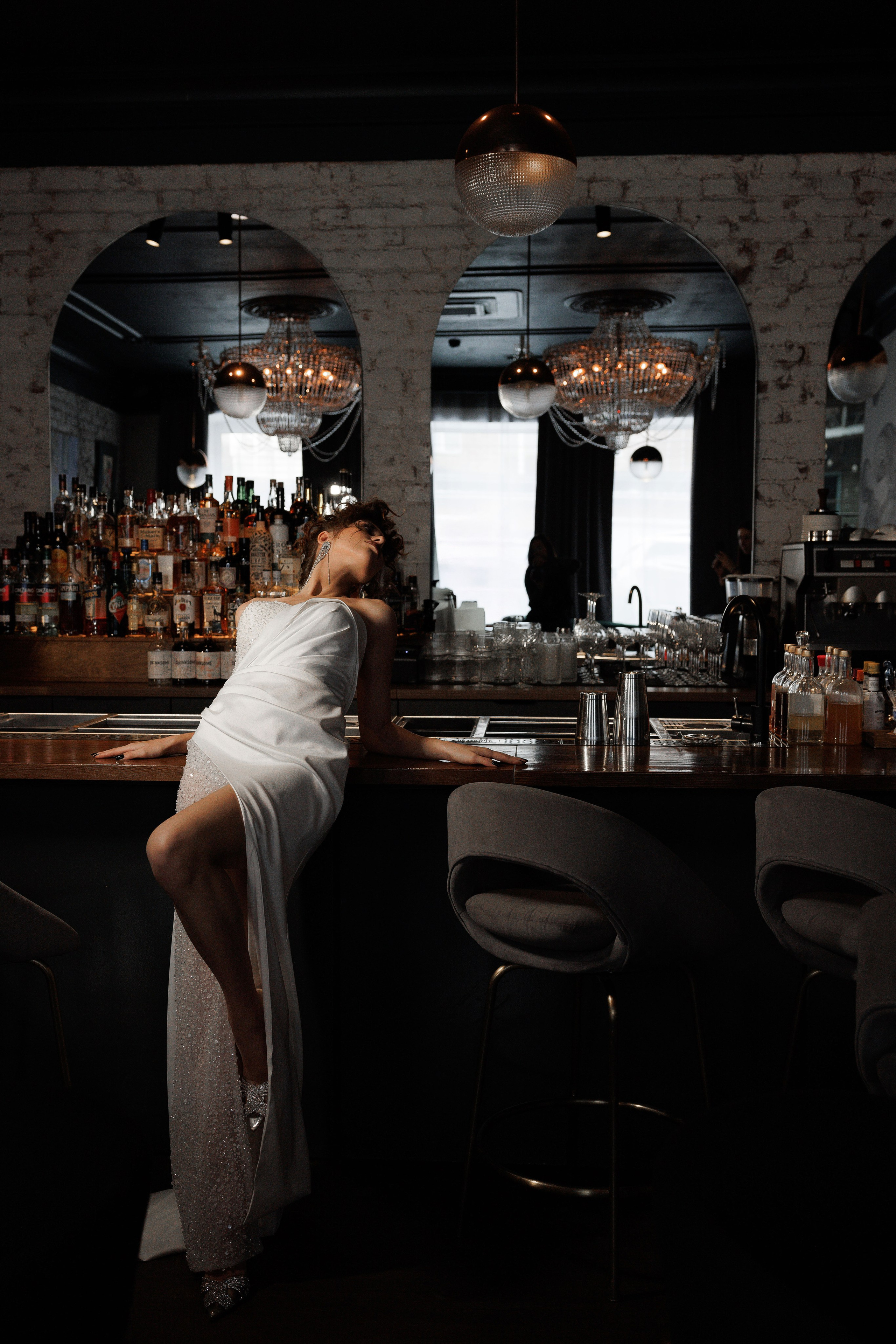 Свадебная серия в баре. Свадебный и семейный фотограф  во Владивостоке Ольга Украинец