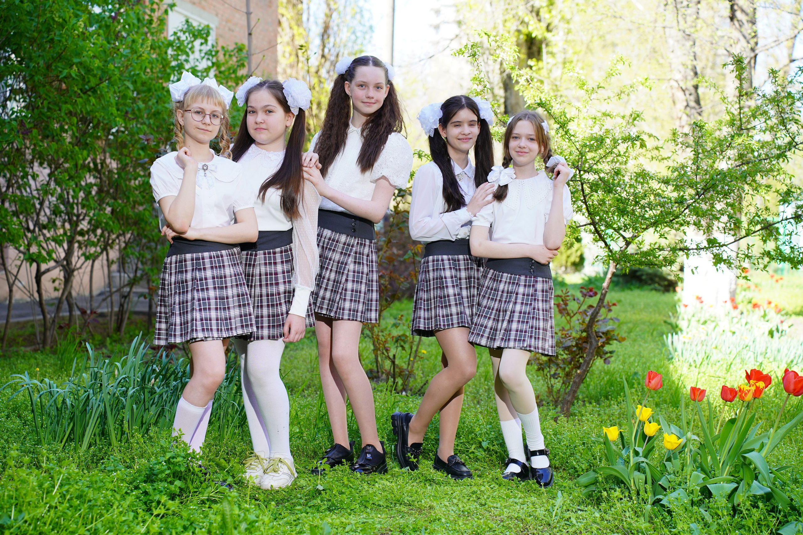 Фото с другом. MEMENTO.Выпускные альбомы, школьные, юбилейные и другие книги. Ростов-на-Дону