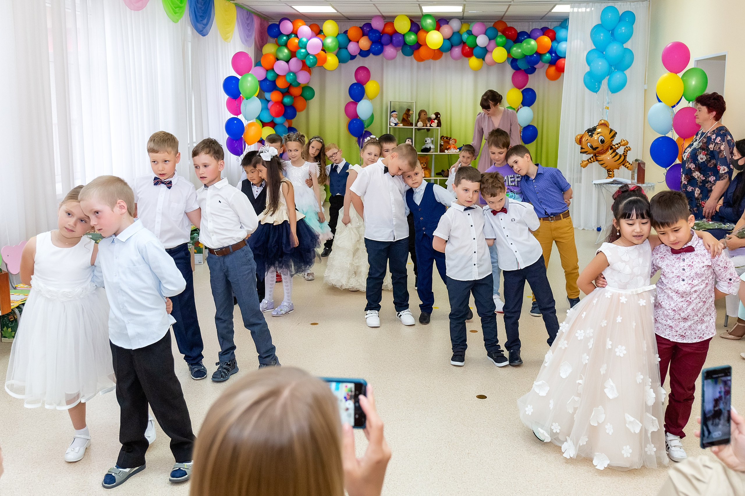 Выпускной. Детский сад «Тигрёнок». Стильный выпускной альбом Владивосток фотограф Вероника Мигачева