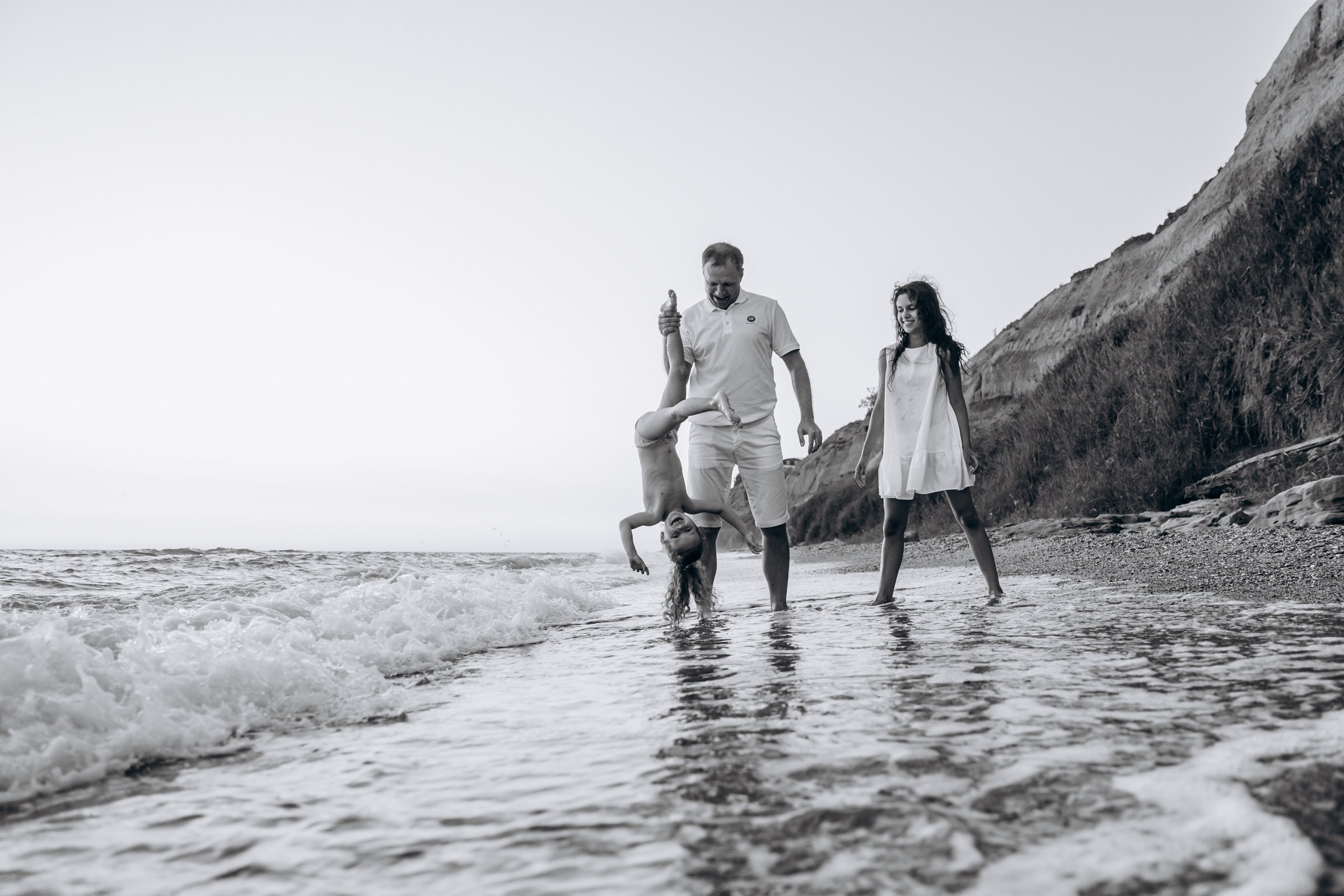 Дети и семьи. На моих фотографиях дети всегда улыбаются и смеются по-настоящему. Я знаю что для этого нужно. Применяю секретный секрет). Фотограф в Крыму — Федор зайцев. Свадебная, семейная и портретная съёмка. Фотографии для контента, для бизнеса. Корпоративная съёмка