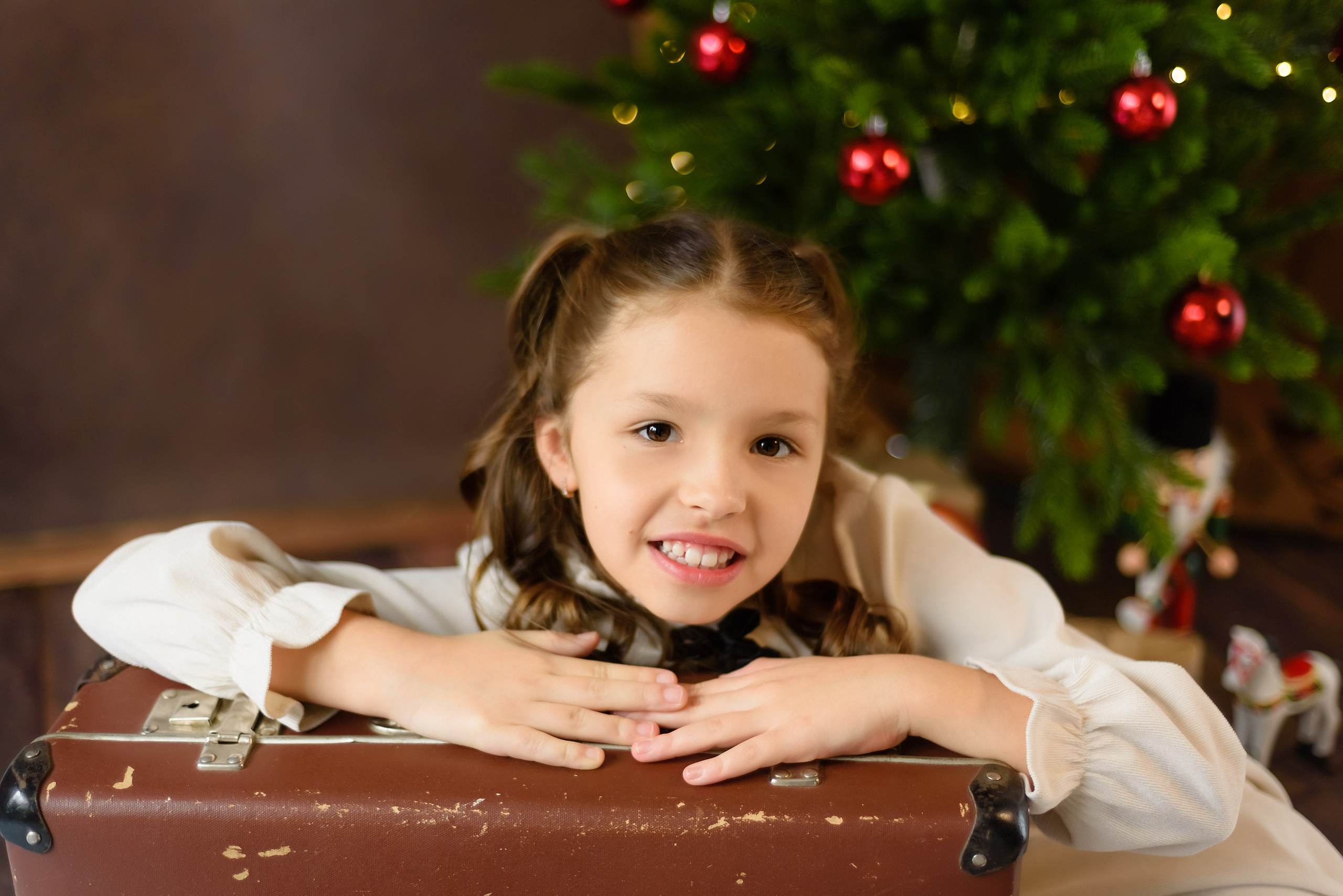 Новогодняя фотосессия «Красные ягоды» Полина и Инна. Детский Фотограф |Фотограф на годик в Брянске Ирина Романова