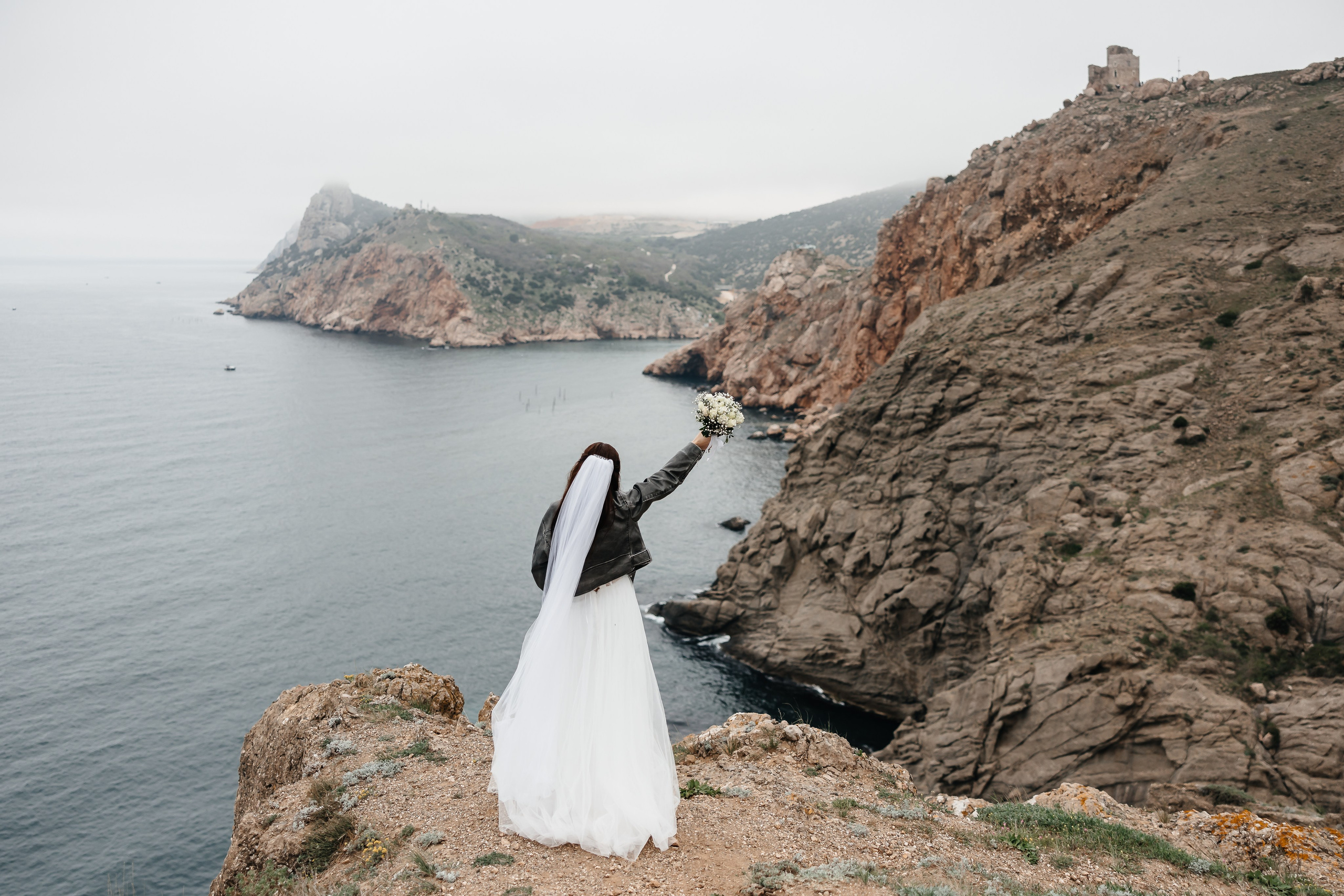 Анонс свадьбы Маргариты и Андрея. Туман на холмах Балаклавы. Свадебный фотограф в Крыму и Севастополе Ольга Баскакова