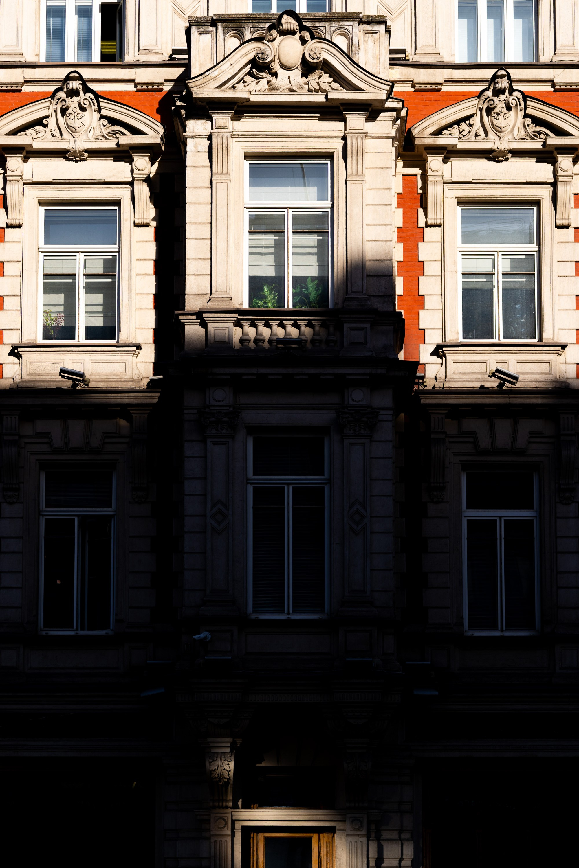 Свет и тень в городе. Фотограф в Москве. Шахабудин