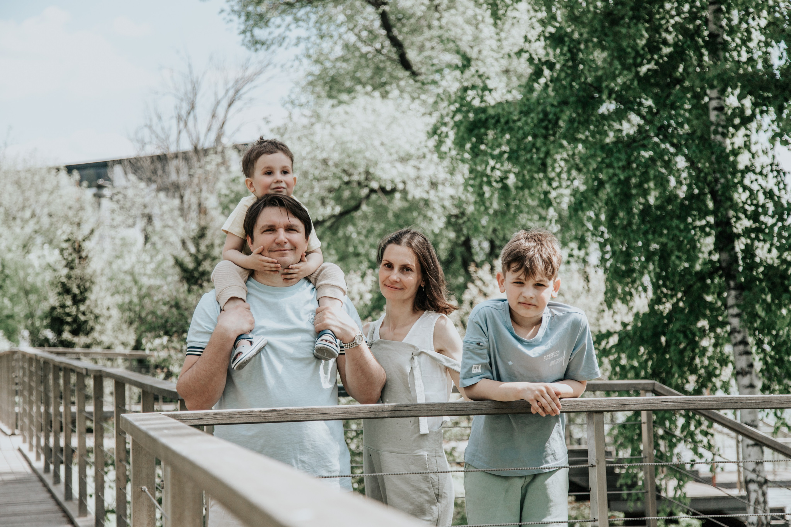 Папа, мама + два сына (в парке). Фотограф текстиля в Москве Ольга Иванова