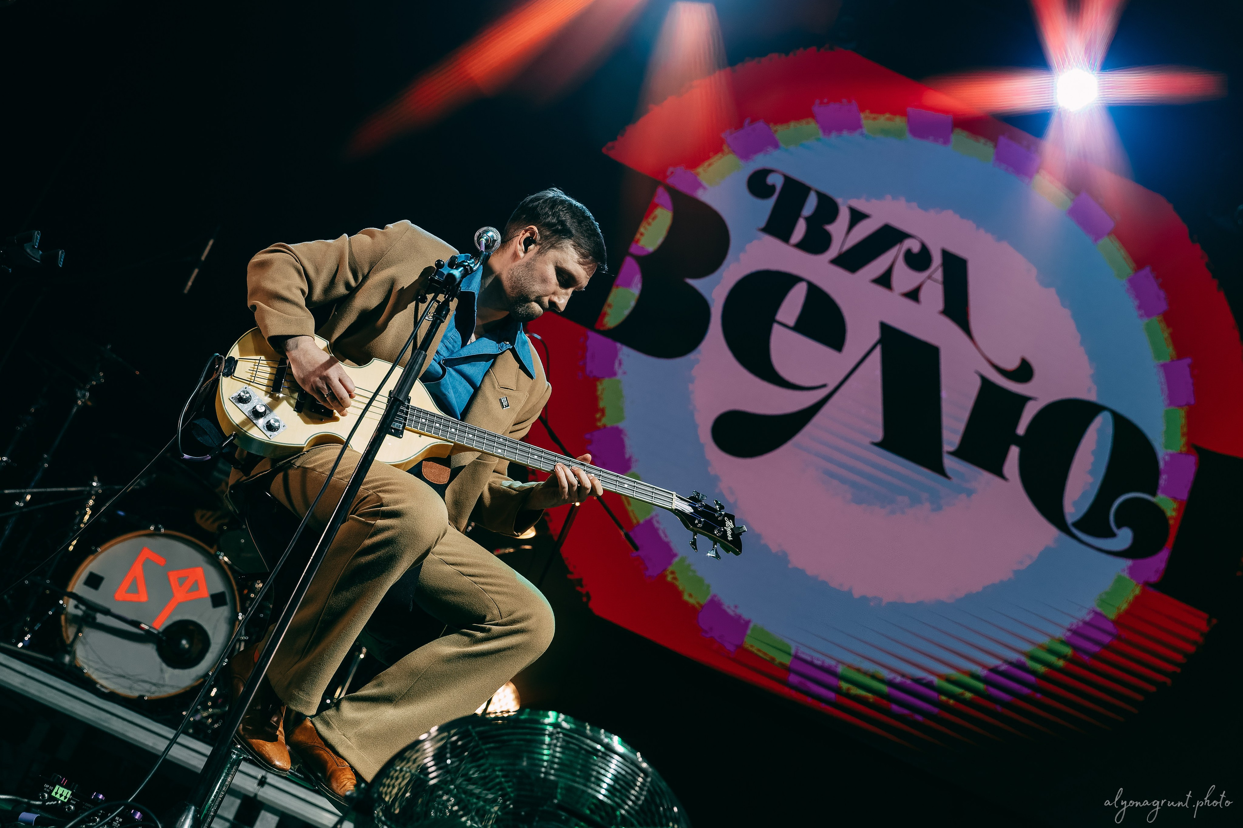 ВИА Велюр, фоторепортаж, СПб, BASE, 14.12.2025. Алена Адрианова: фотограф в Санкт-Петербурге