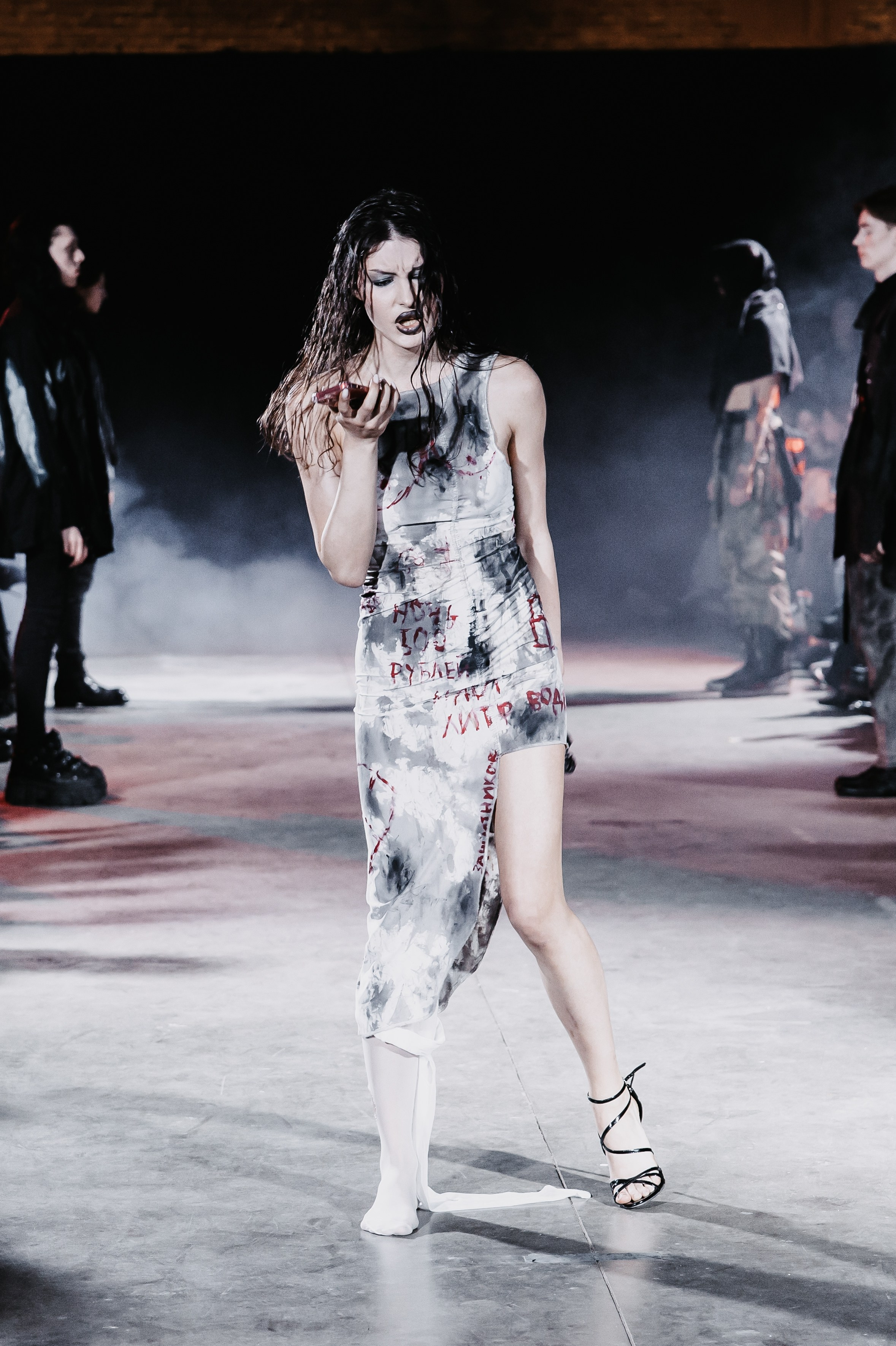 AUXI catwalk андеграунд показ-перфоманс. Фотограф в Санкт-Петербурге Вагнер Юлия