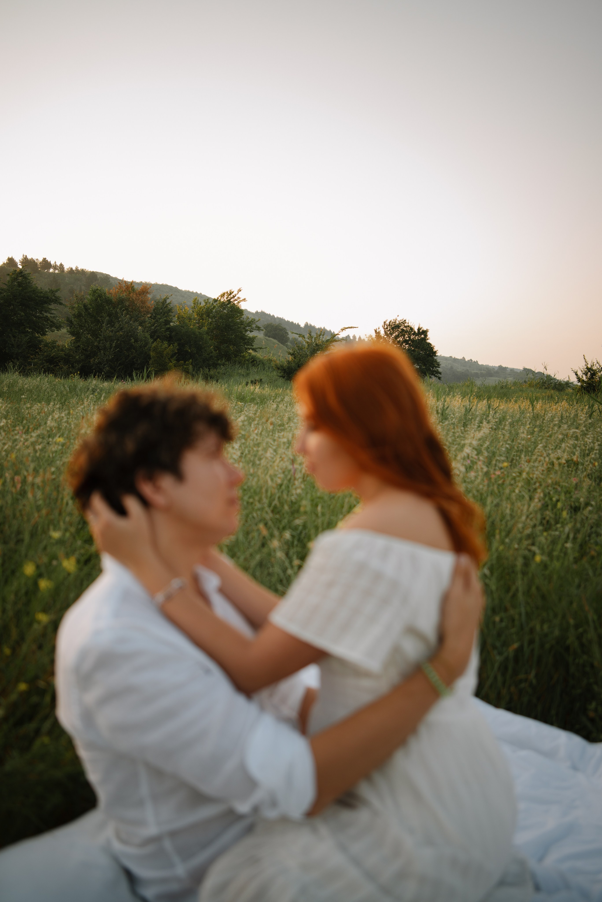 Парная фотосессия на природе. Портретный и свадебный фотограф в Тбилиси • xeniqo