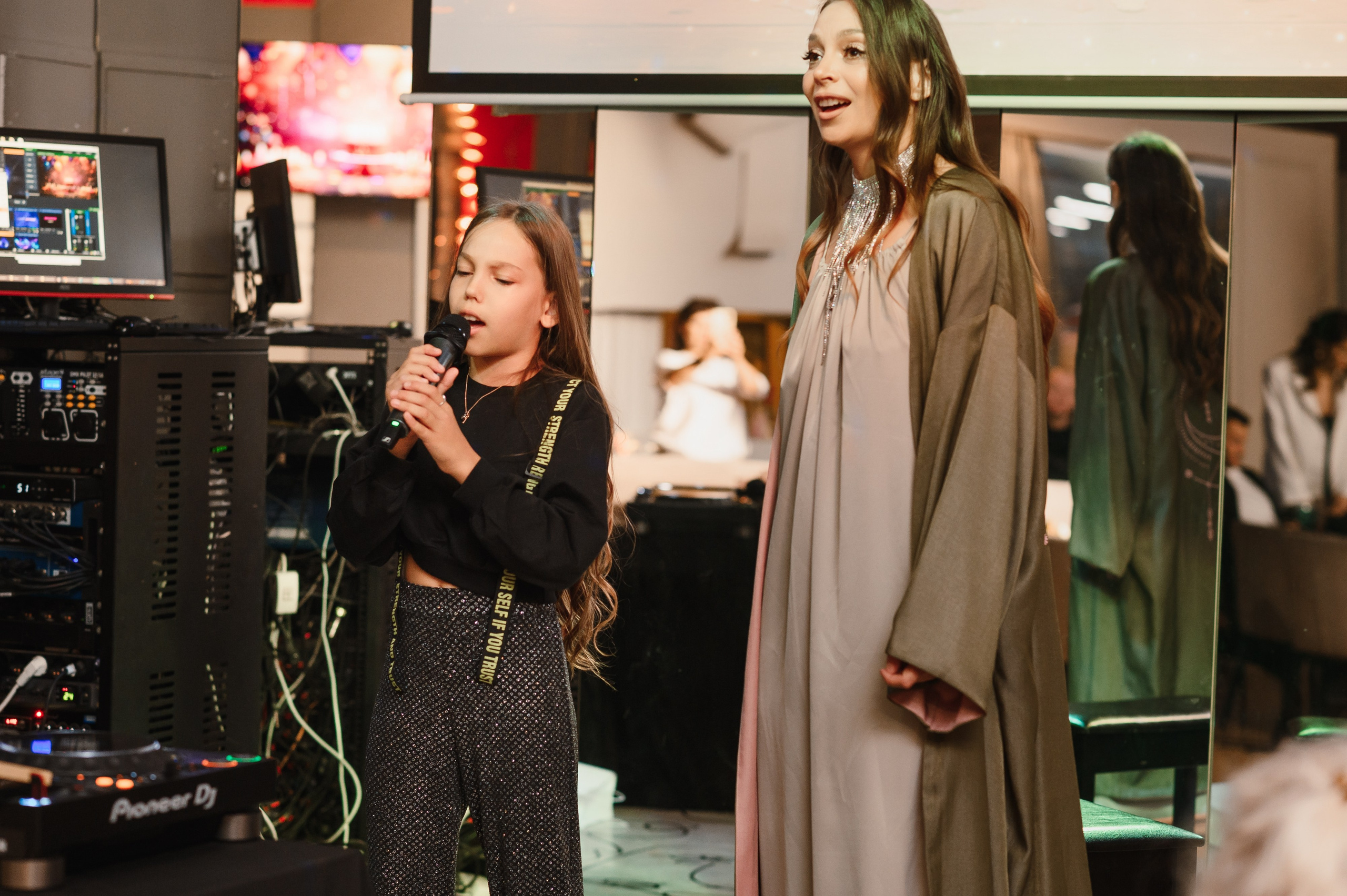 День рождения в формате выступления. Wedding and family photographer USA