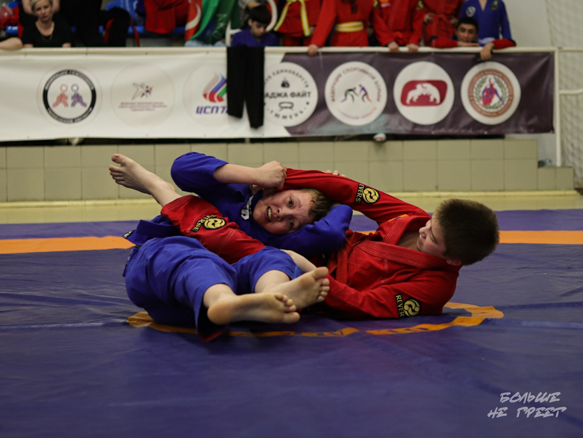 ПЕРВЕНСТВО УРФО ПО СПОРТИВНОЙ БОРЬБЕ ГРЭППЛИНГ И ГРЭППЛИНГ-ГИ. Больше не греет