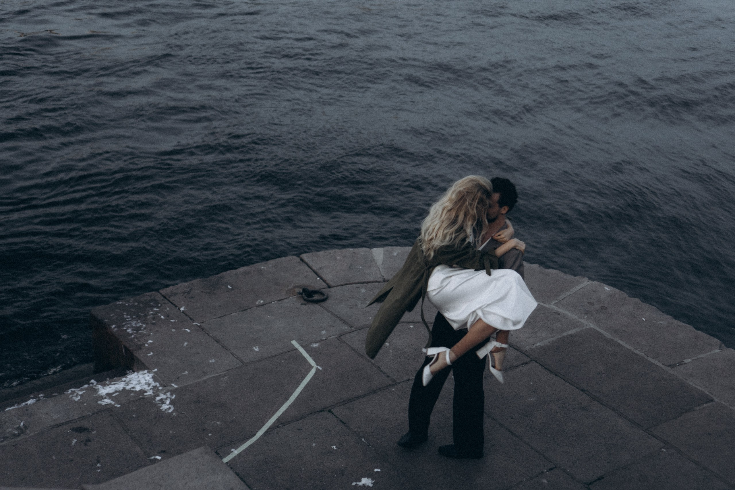 СВАДЕБНАЯ СЬЕМКА ПАРЫ НА РАССВЕТЕ В БЕЛЫЕ НОЧИ И ПРОГУЛКА С РАЗВОДНЫМИ МОСТАМИ И ПИКНИК ВОЗЛЕ ИСАКИЕВСКОГО СОБОРА. Профессиональный фотограф, Санкт-Петербург — Виктория Богомолова