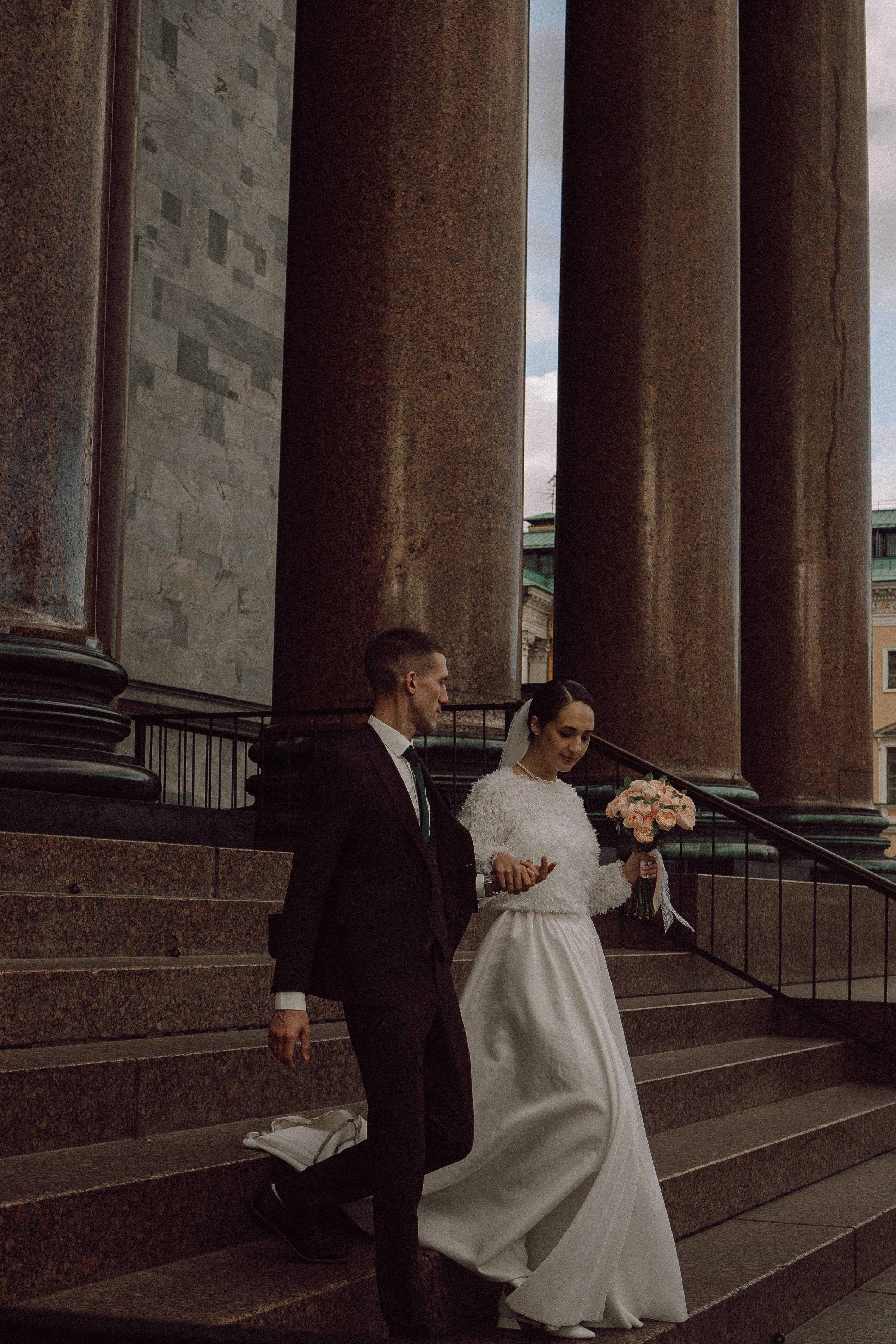 СВАДЕБНАЯ ПРОГУЛКА В САНТК-ПЕТЕРБУРГЕ (ИСАКИЕВСКИЙ СОБОР, ЗИМНЯЯ КАНАВКА, ЭРМИТАЖ И БОЛЬШАЯ МОРСКАЯ УЛИЦА). Профессиональный фотограф, Санкт-Петербург — Виктория Богомолова