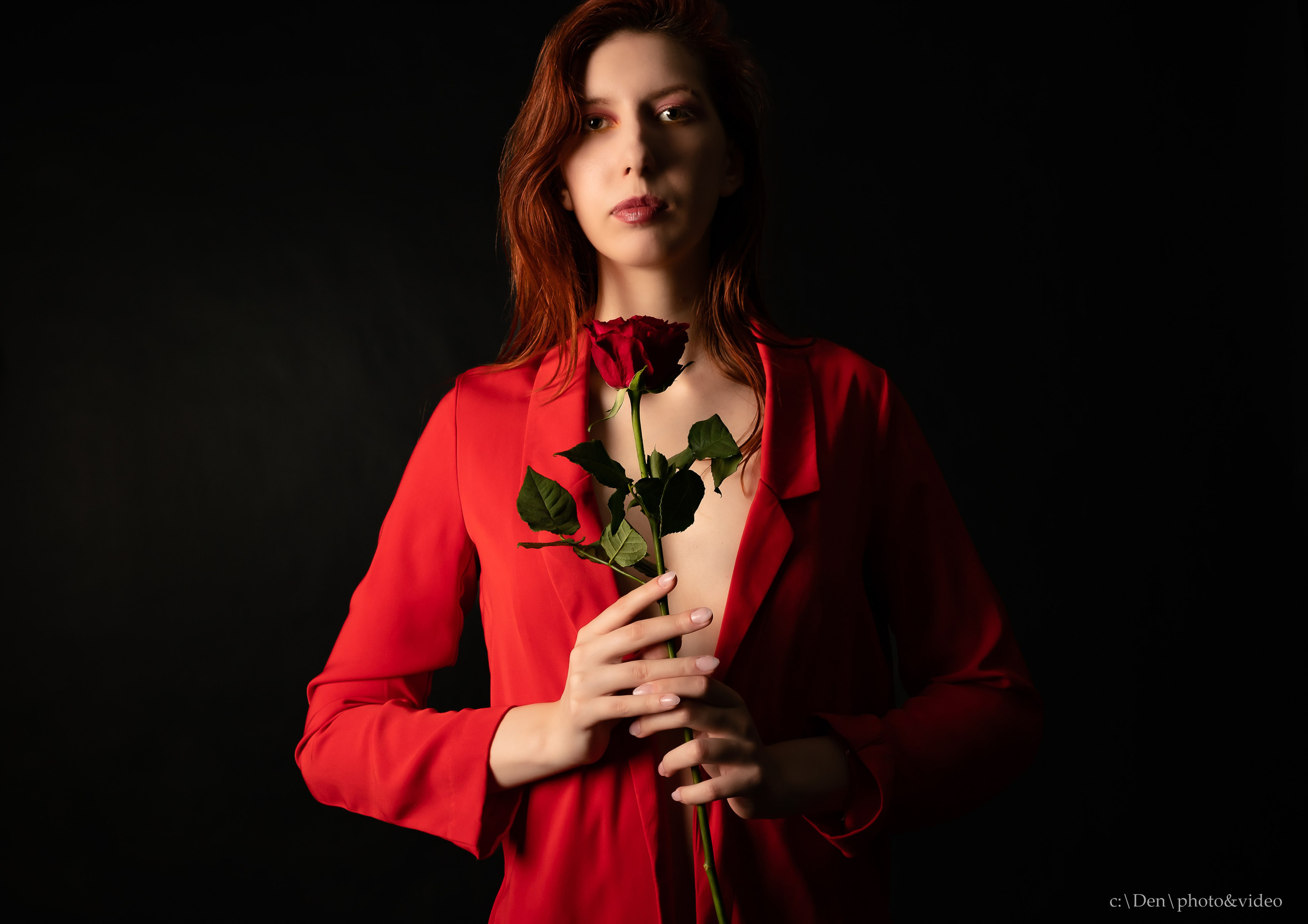 Красное и черное. Инди фотограф и видеограф в Курске Денис Смирнов