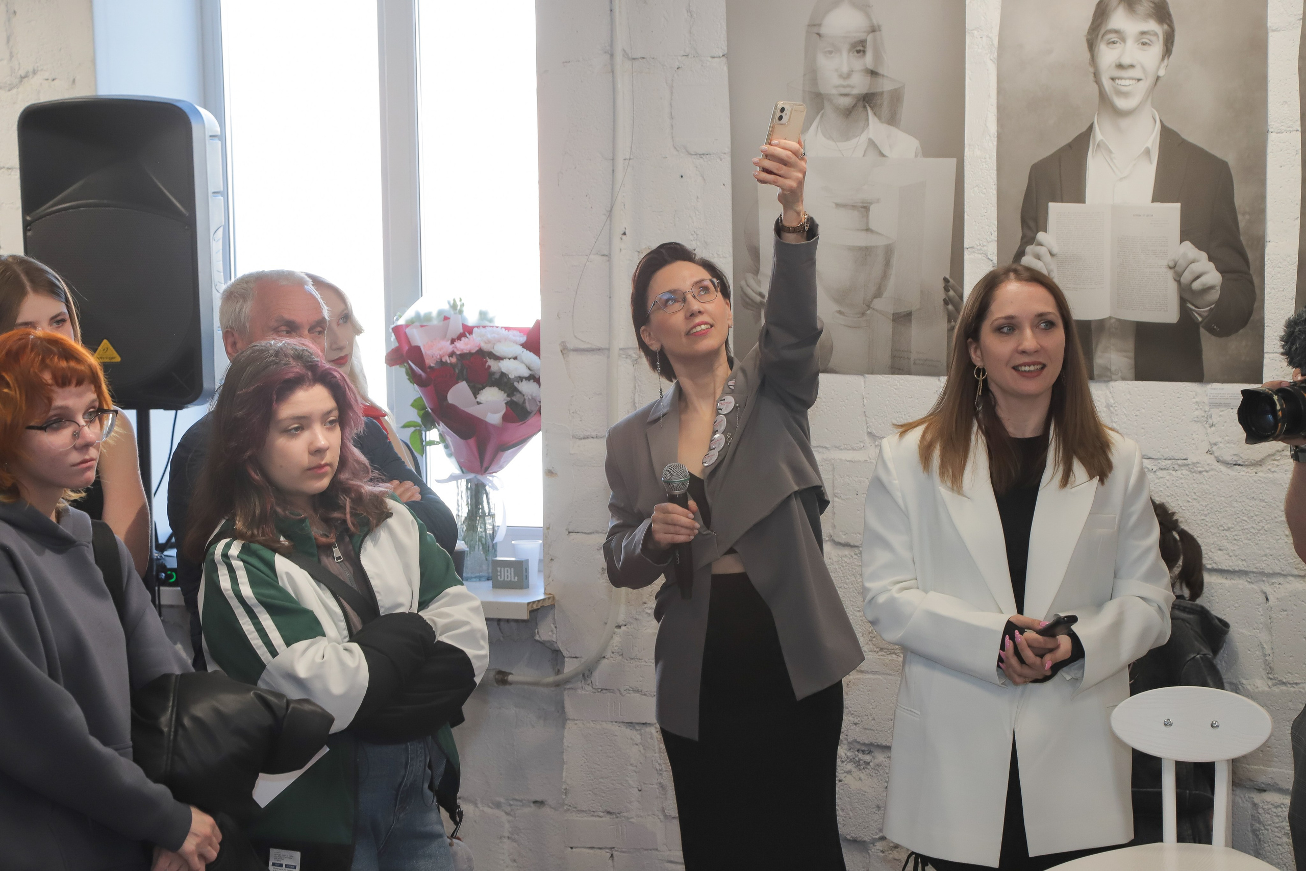 Выставка — проект «Мы начинаем путь!». АРТИКУЛ. Выпускные альбомы Нижний Тагил