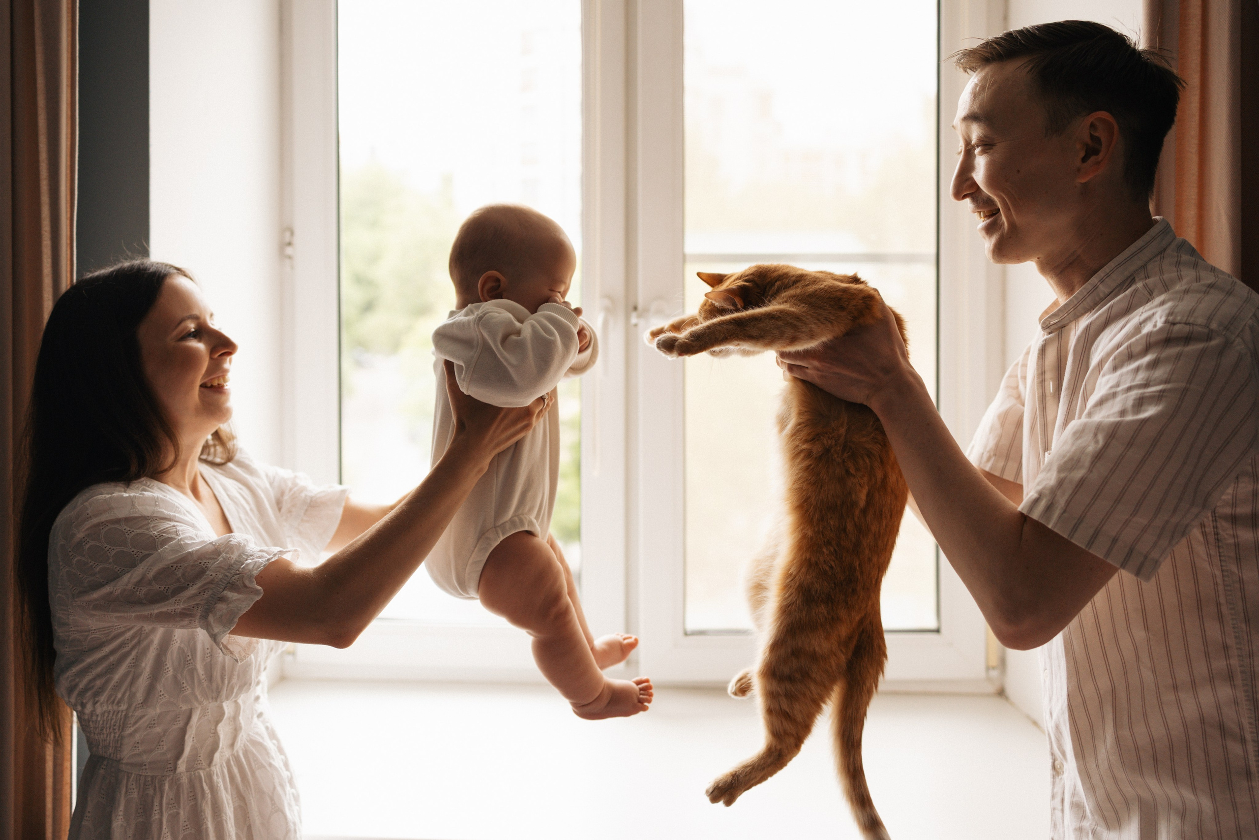 Домашняя фотосессия с малышом и кошкой — семейный фотограф