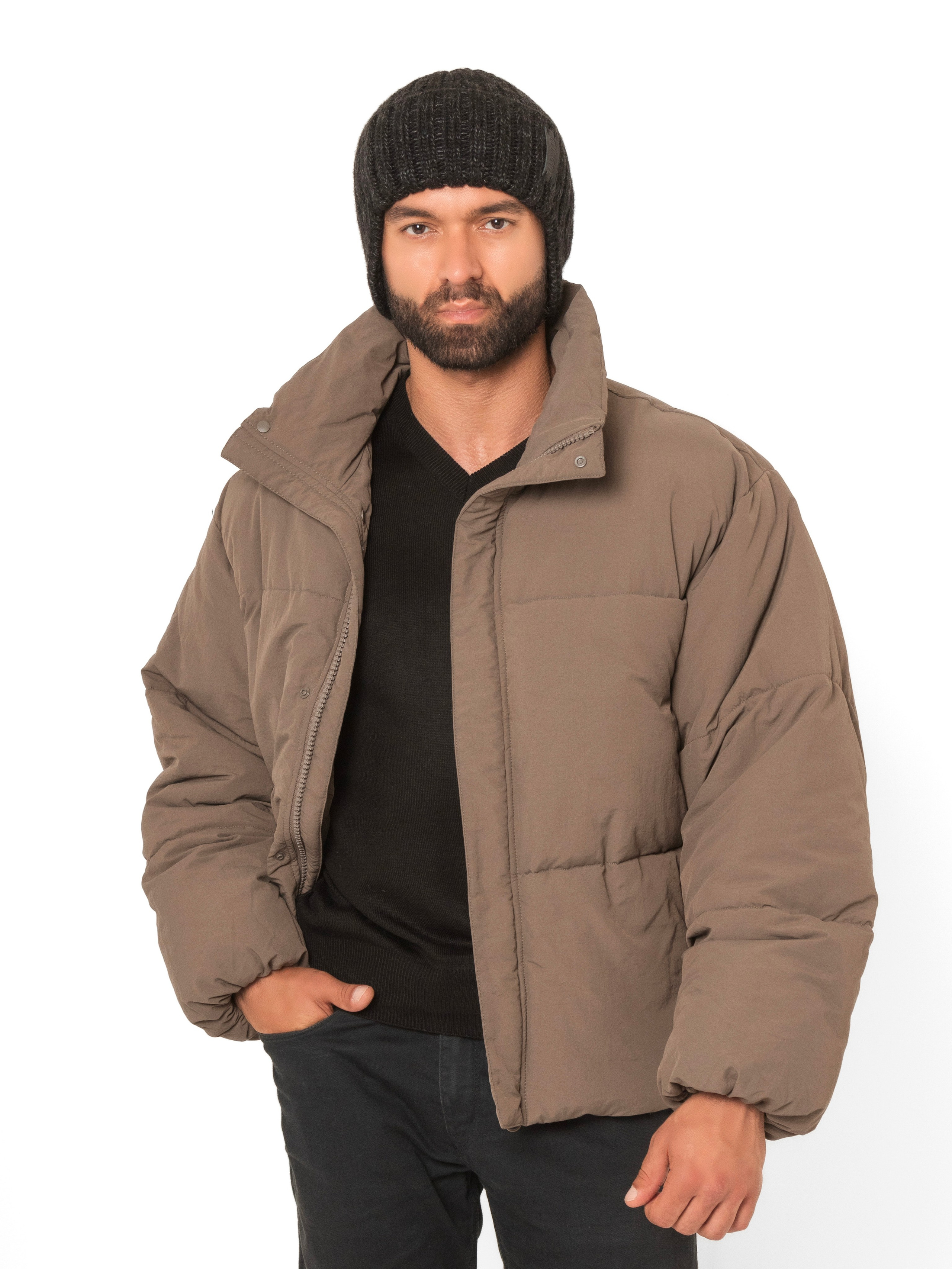 Шапки мужские. Фотостудия для Wildberries Ozon