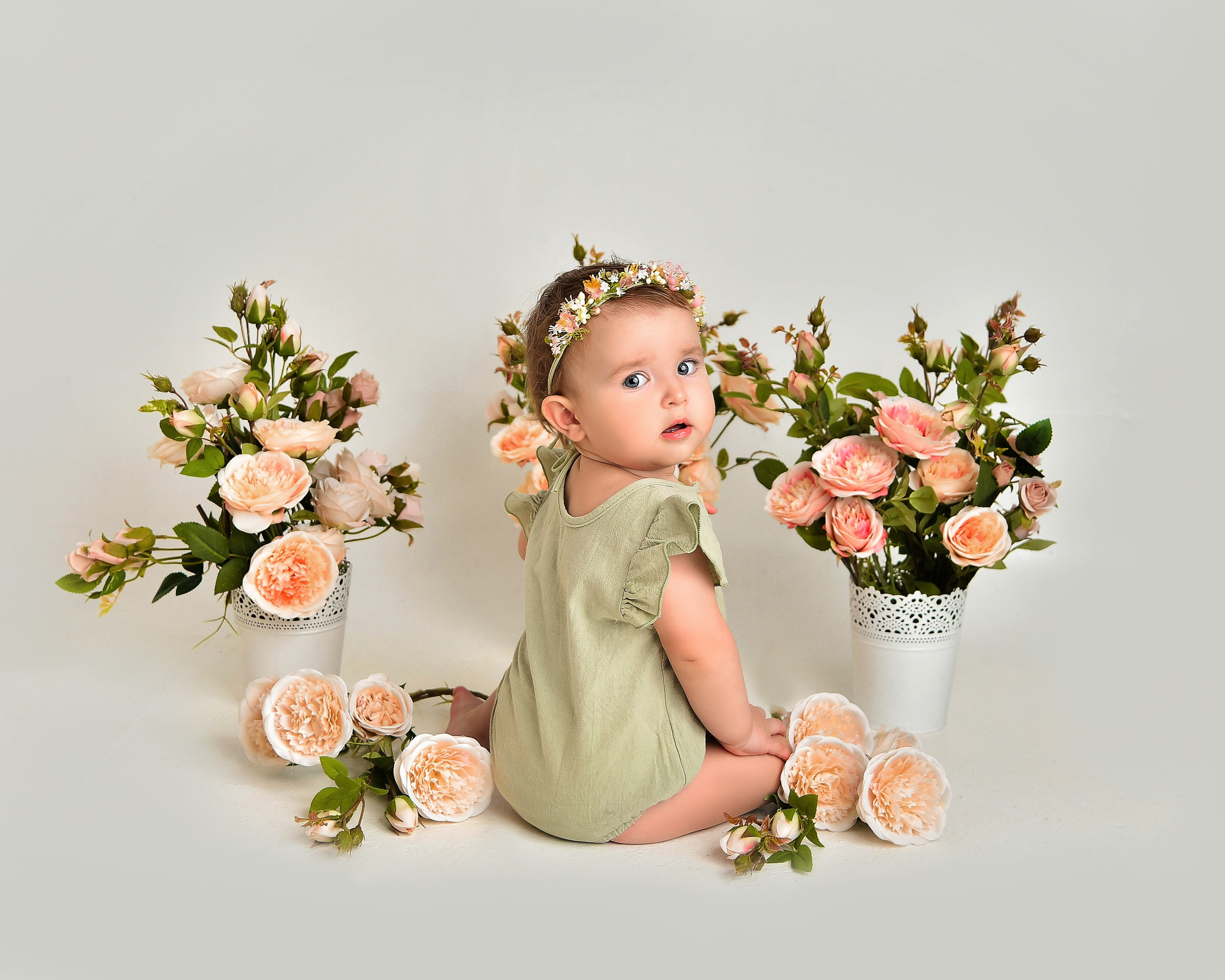 Малышки Антураж