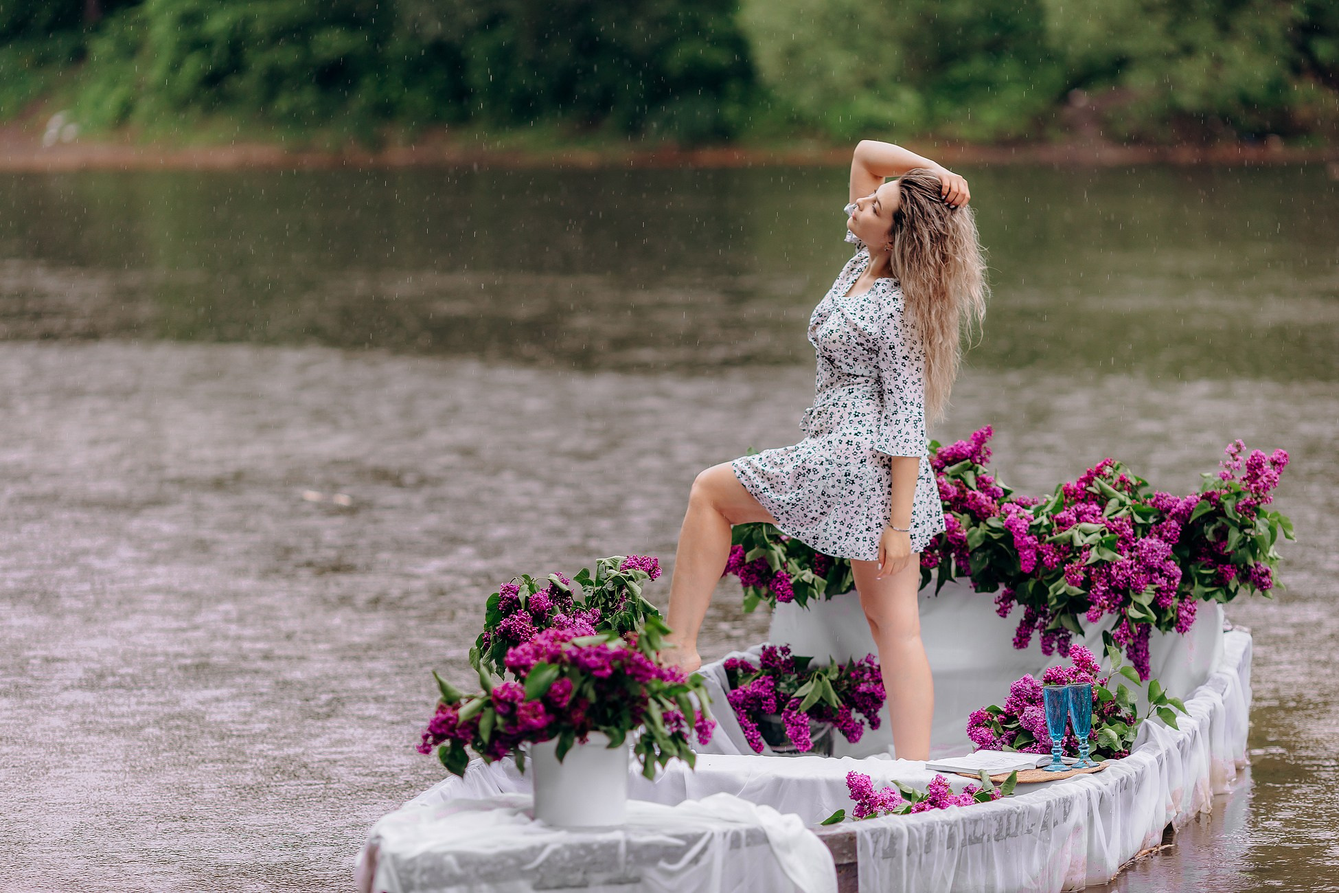 Елена в лодке с сиренью. Семейный фотограф в Пензе Мария Левина