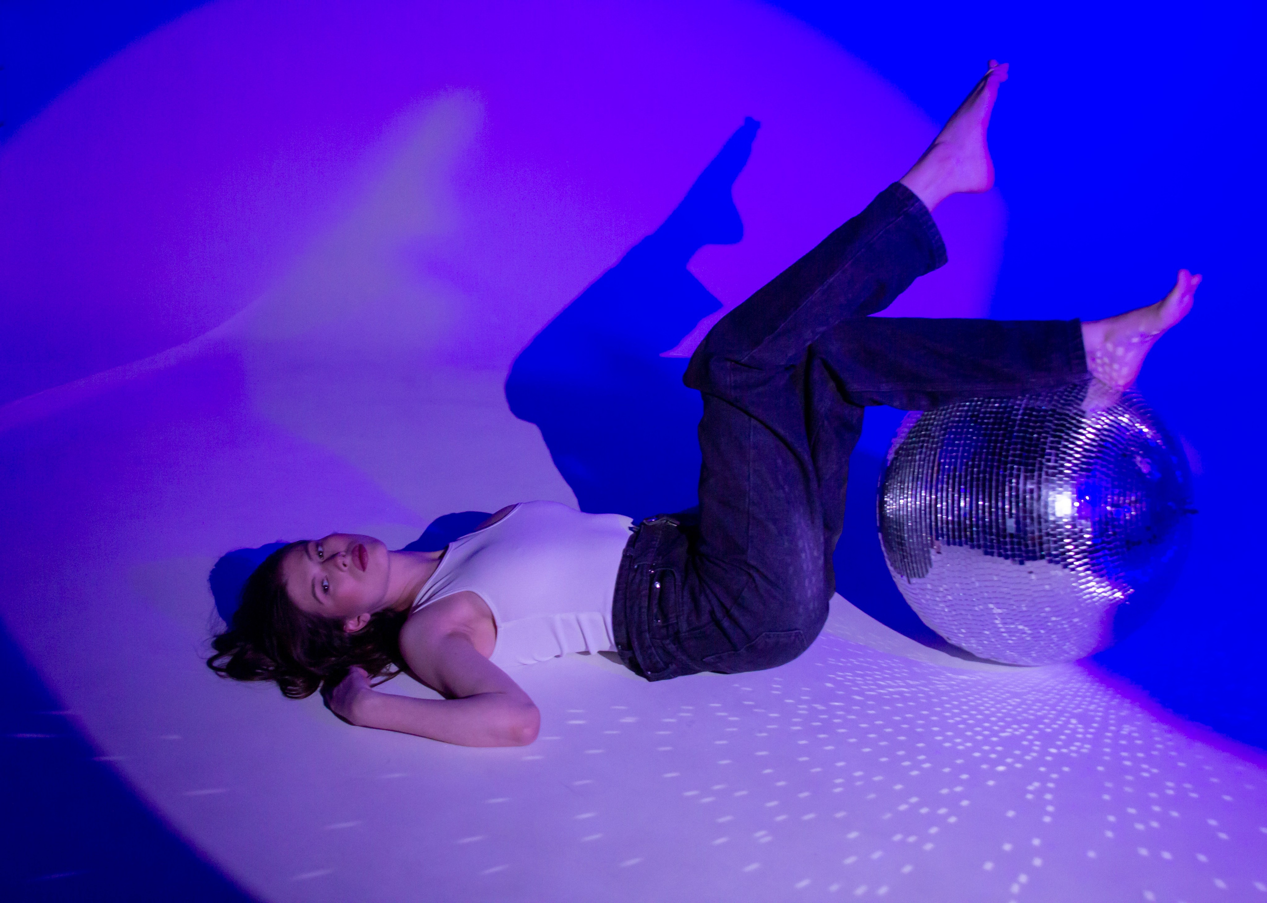 С дискошаром. Портретный фотограф в Москве и Московской области Гнутиков Сергей