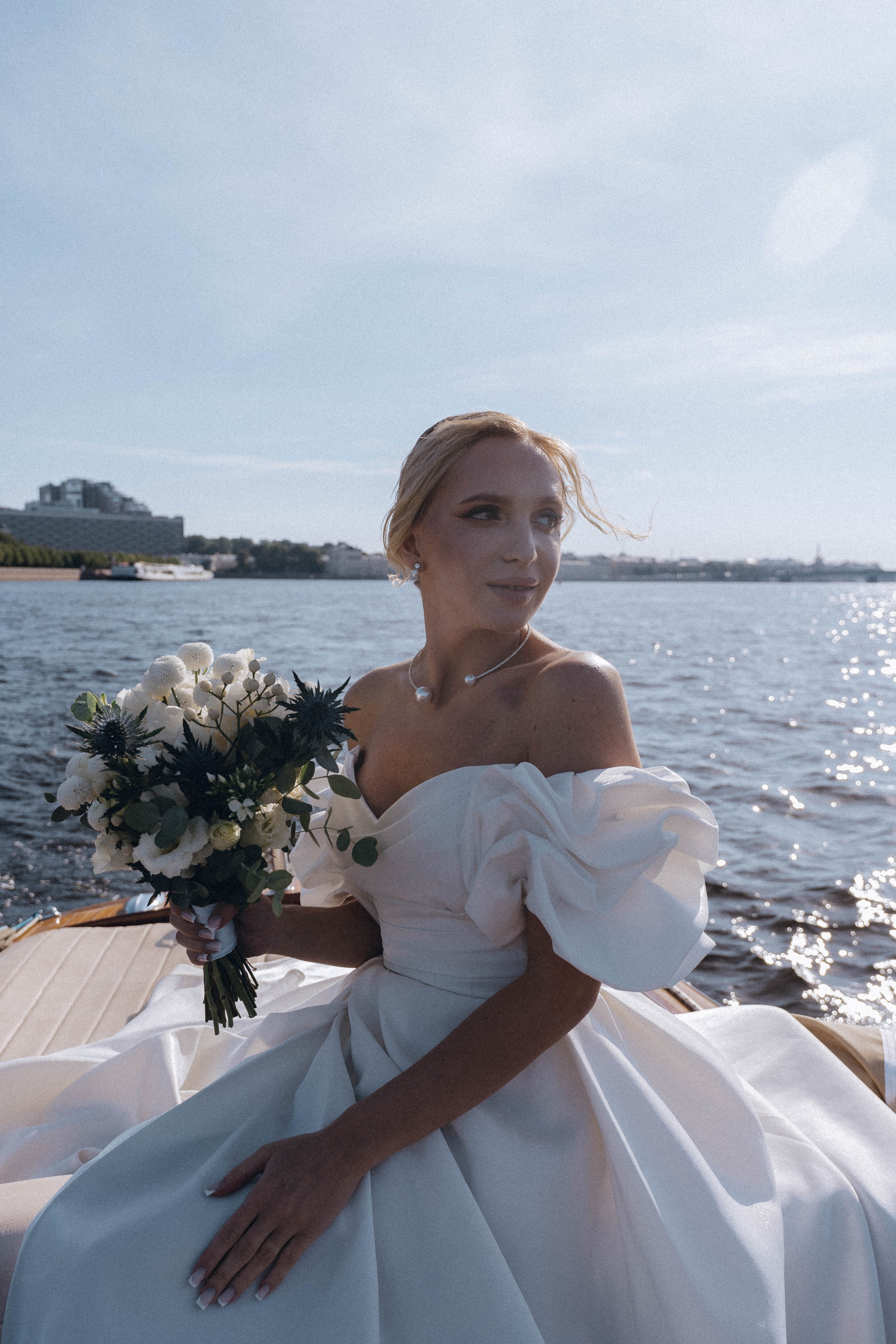 СВАДЕНБНАЯ СЬЕМКА НА КАТЕРЕ ПО КАНАЛАМ САНКТ-ПЕТЕРБУРГА И В АКВАТОРИИ НЕВЫ. Профессиональный фотограф, Санкт-Петербург — Виктория Богомолова