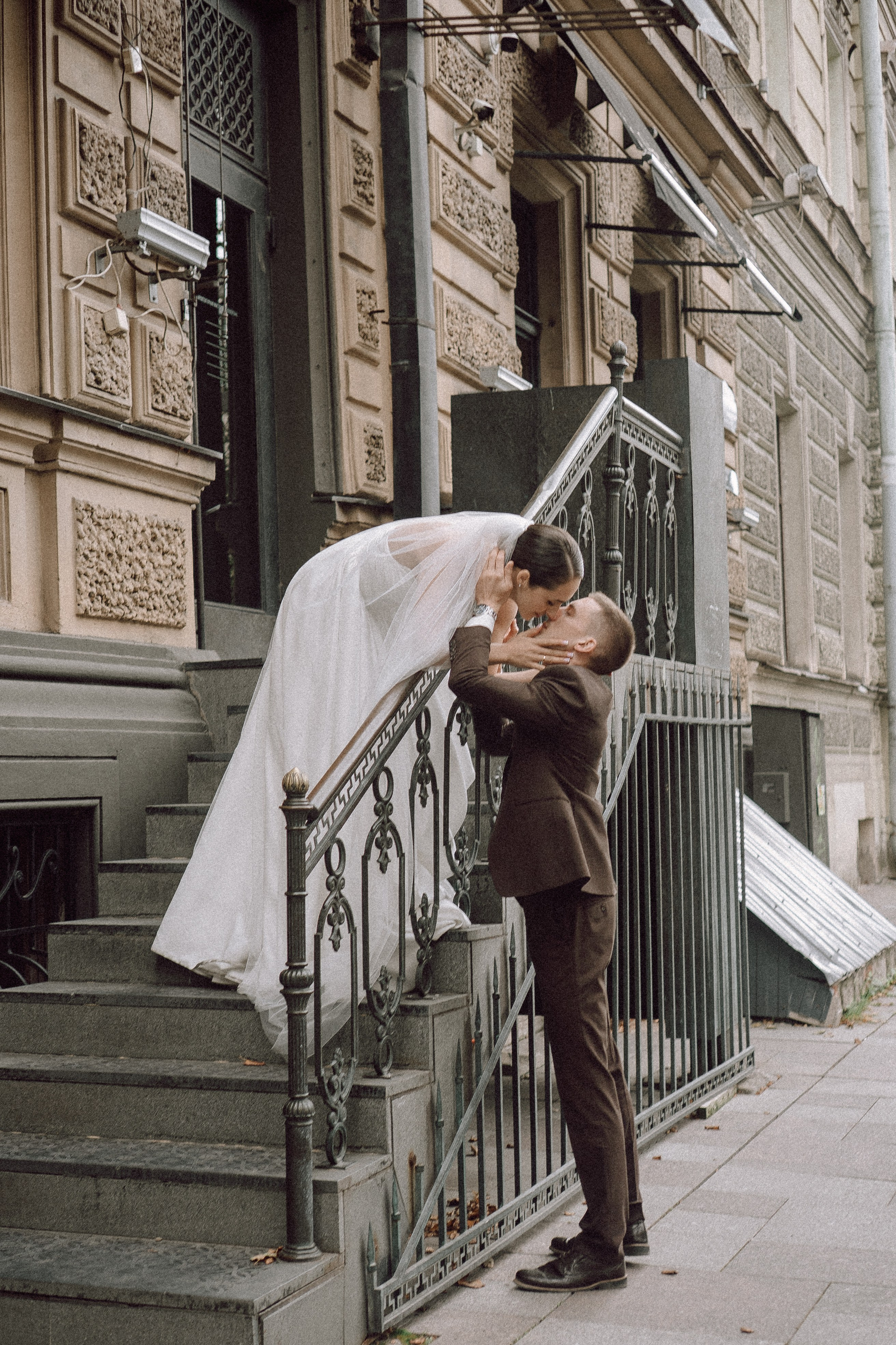 СВАДЕБНАЯ ПРОГУЛКА В САНТК-ПЕТЕРБУРГЕ (ИСАКИЕВСКИЙ СОБОР, ЗИМНЯЯ КАНАВКА, ЭРМИТАЖ И БОЛЬШАЯ МОРСКАЯ УЛИЦА). Профессиональный фотограф, Санкт-Петербург — Виктория Богомолова