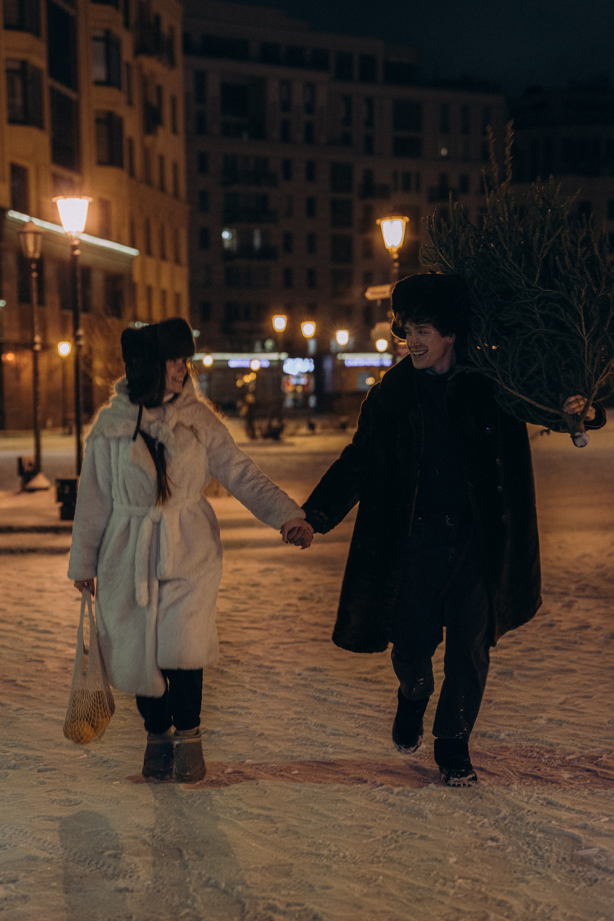 НОВОГОДНЯЯ ПРОГУЛКА ПАРЫ ПО ЧЕРНЫШЕВСКОЙ ПЕРЕД НОВЫМ ГОДОМ. Профессиональный фотограф, Санкт-Петербург — Виктория Богомолова