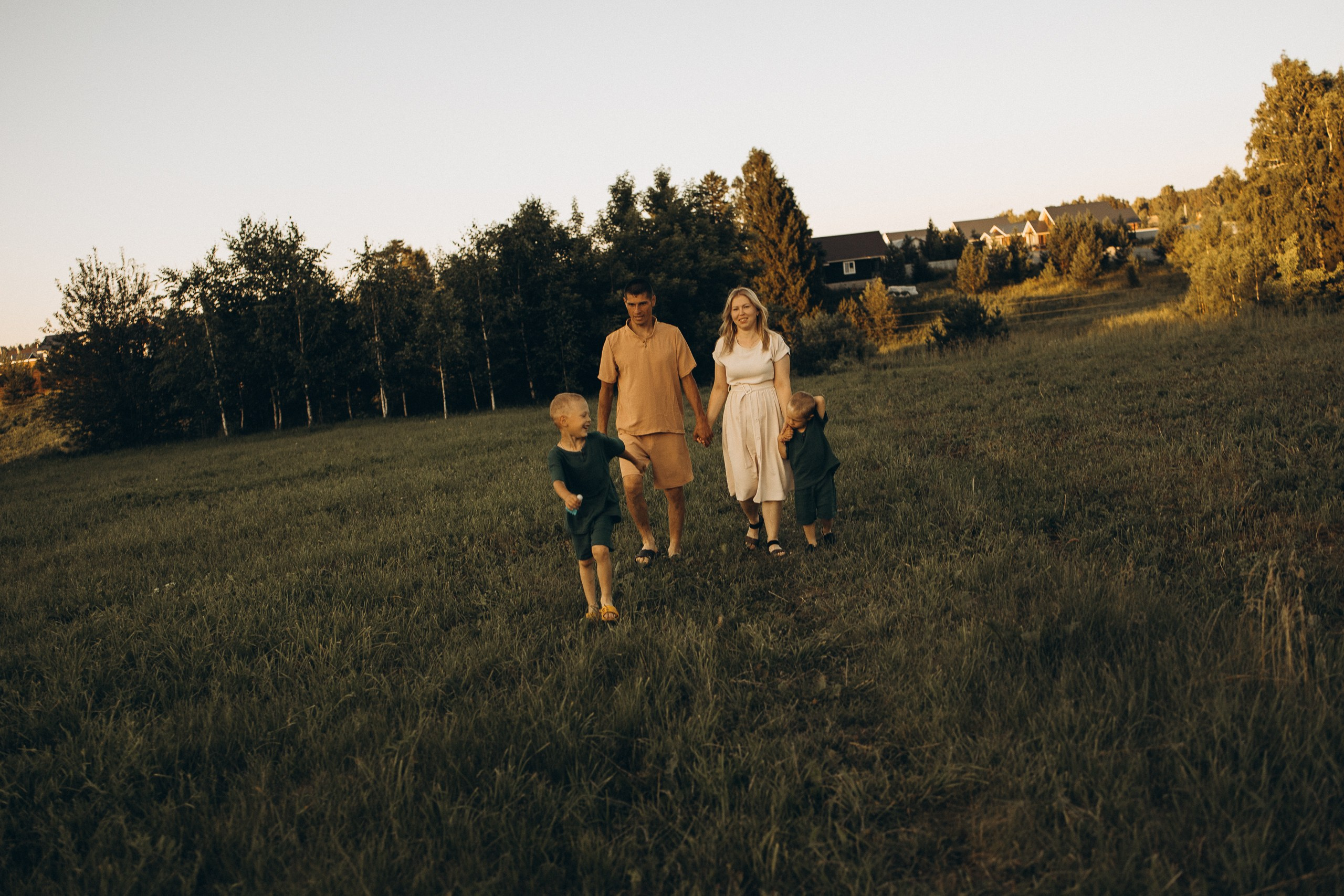 Фотосессия купание в старенькой ванне на даче в Ижевске