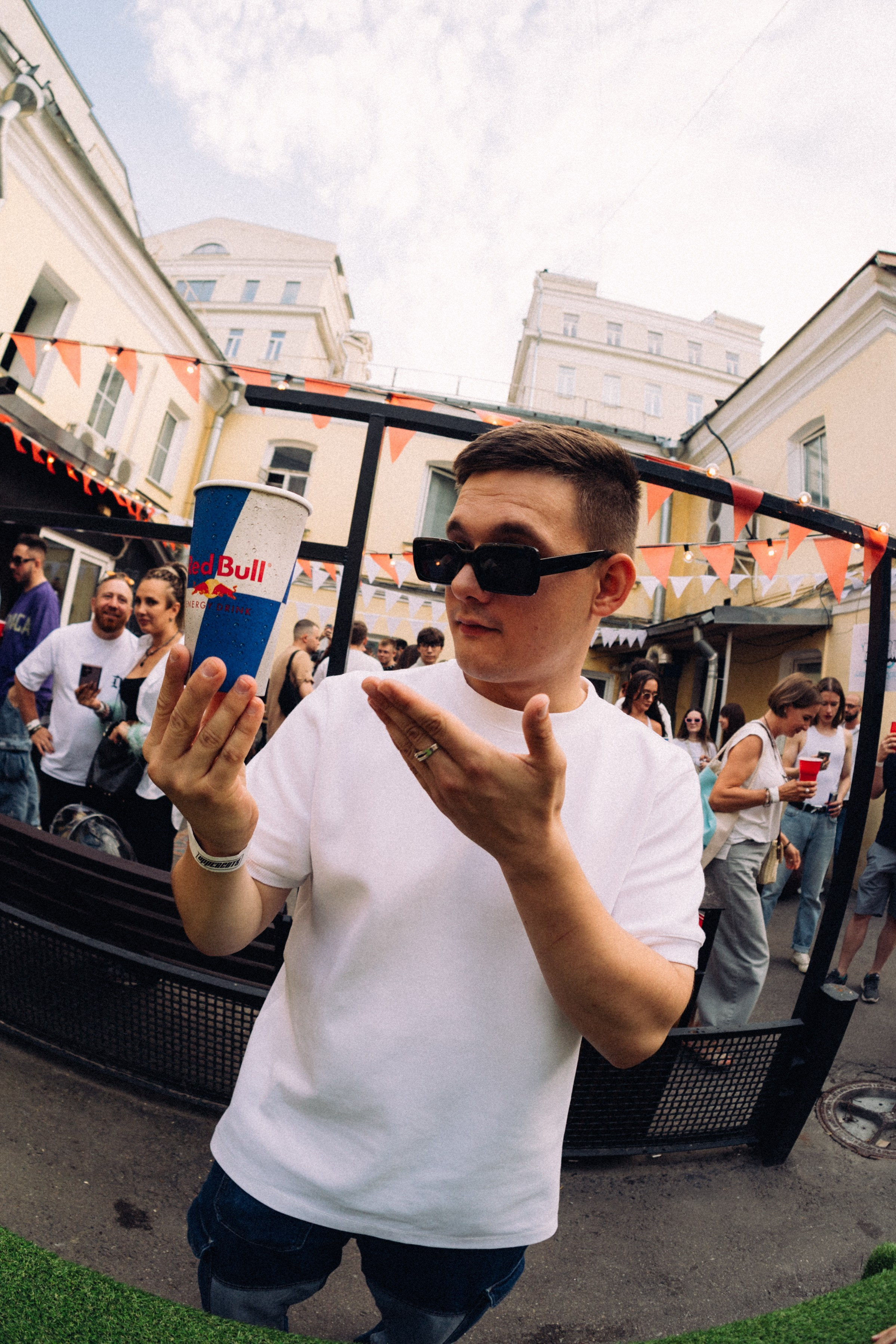 Двор в UPPERCUTS. СПАСИБО, ДАНИЛ