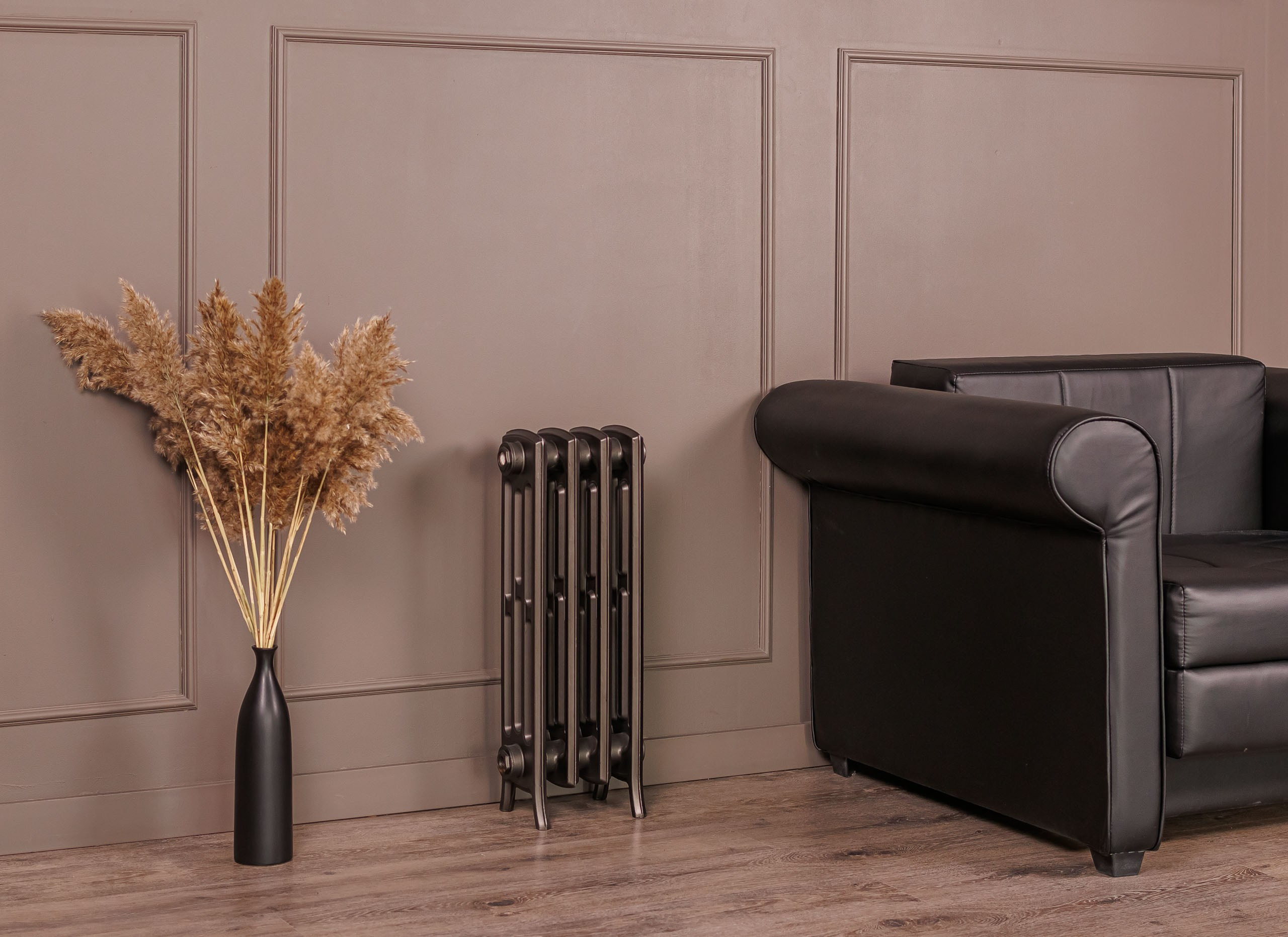 Предметные фотографии дизайнерских радиаторов отопления в стиле ретро