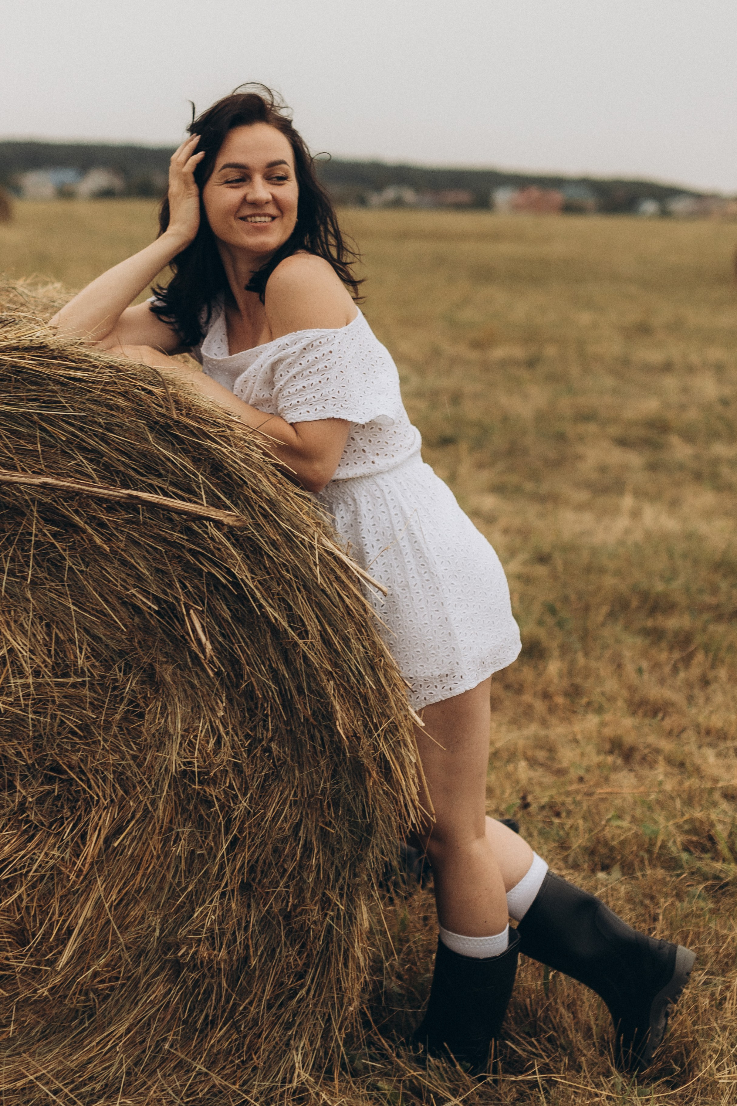 Кристина. Стога в поле. Фотограф в Ставрополе Svetlana Matveeva