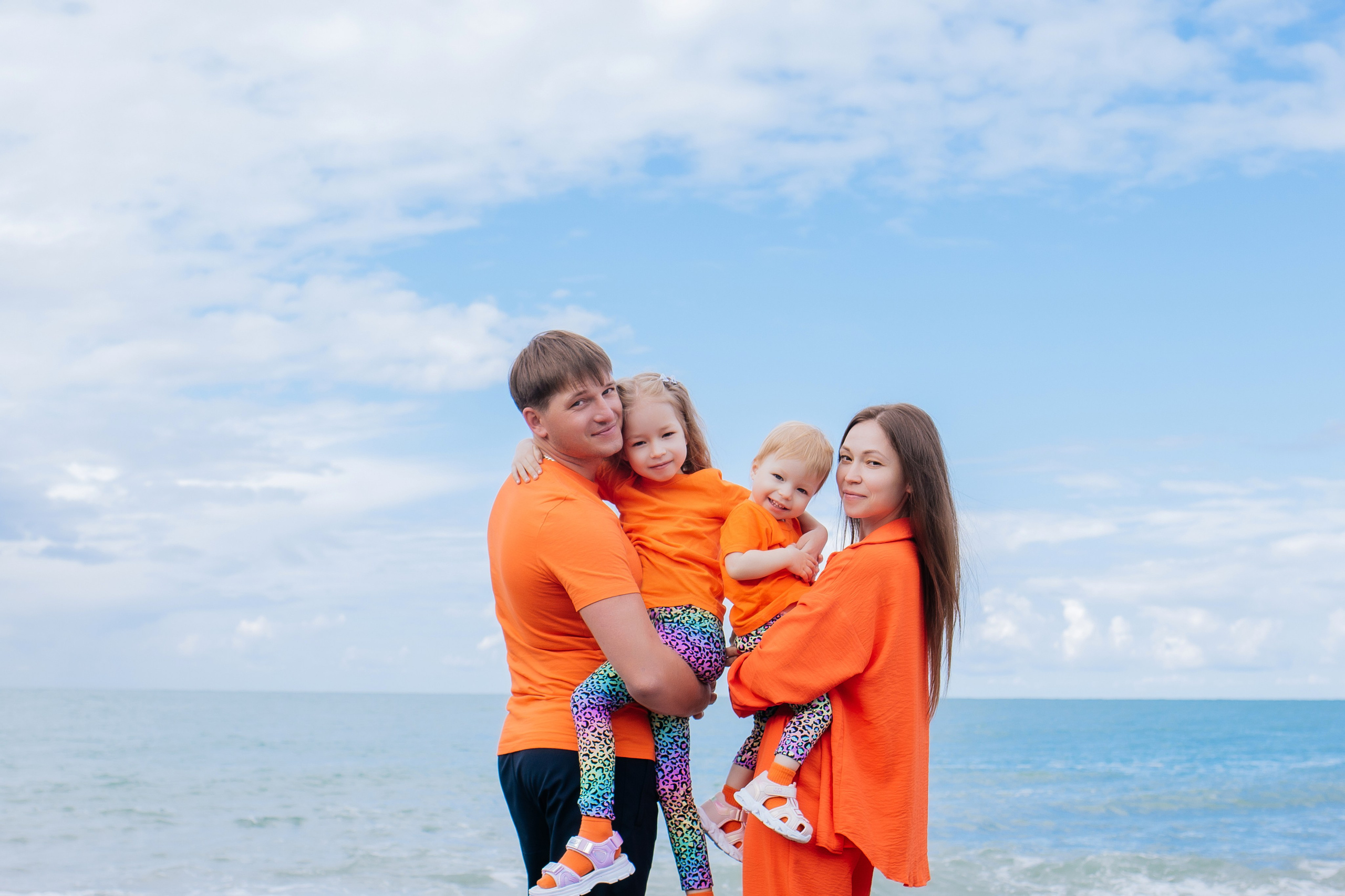 Семейная фотосессия на берегу моря в Сочи. Фотограф Сочи Адлер. Солькаева Анастасия
