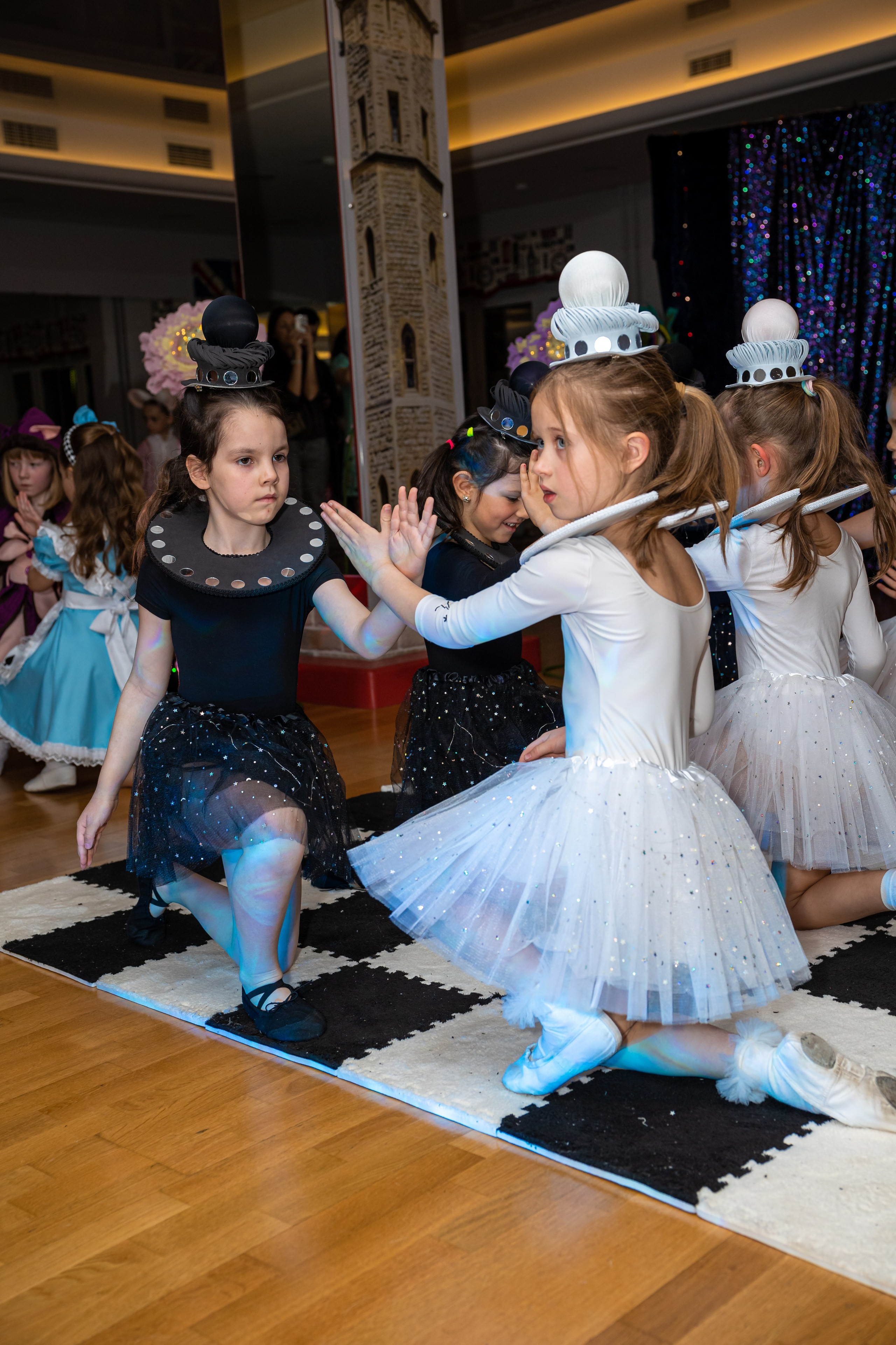 Фотосъемка детского выступления «Алиса в стране чудес». Ирина Носова - семейный и детский фотограф