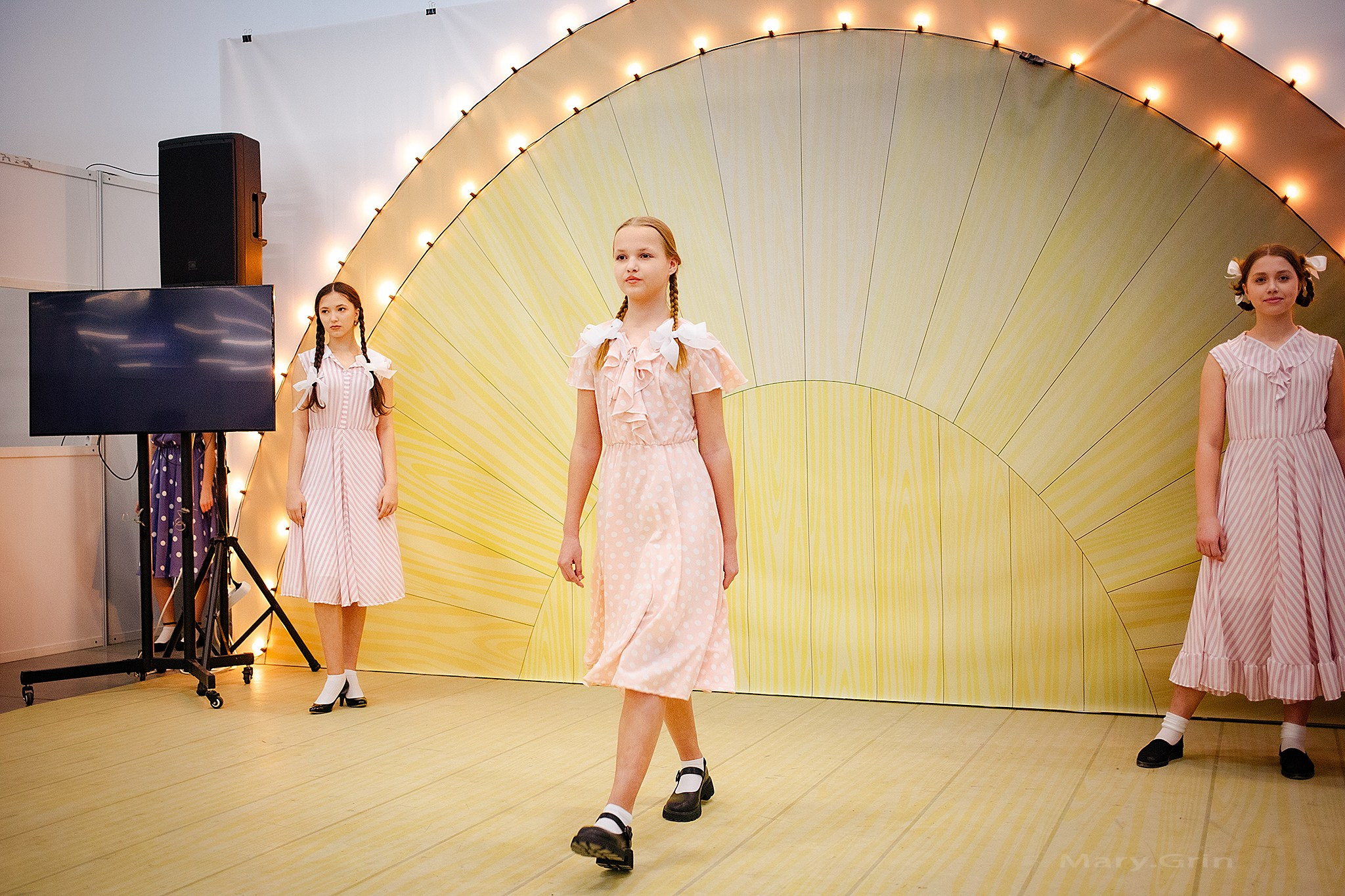 Показ моды 40х лет. Православная ярмарка 2025. Детский и семейный фотограф, фотограф мероприятий Нижний Новгород